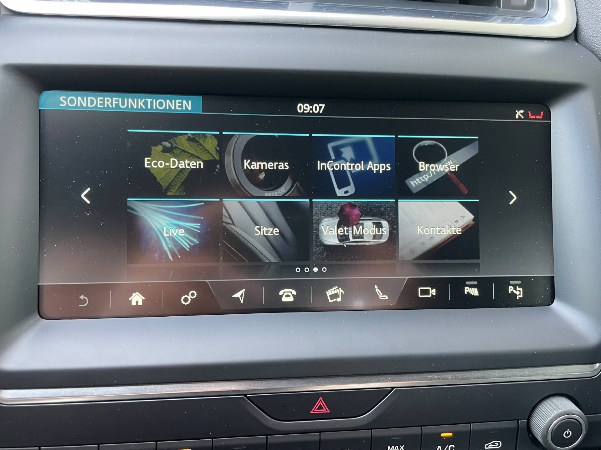 JAGUAR E-Pace 2.0 T 300 R-Dynamic HSE AWD-image-17
