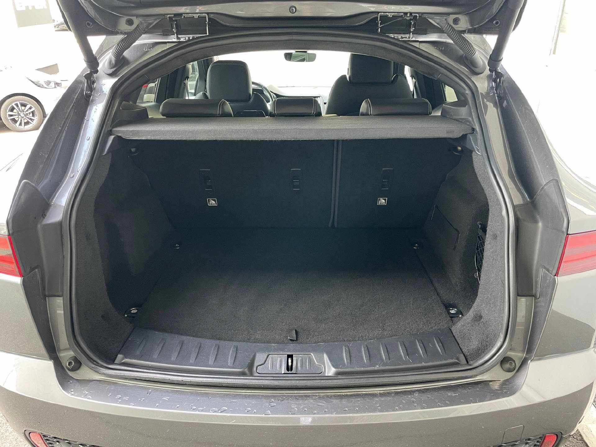 JAGUAR E-Pace 2.0 T 300 R-Dynamic HSE AWD-image-22