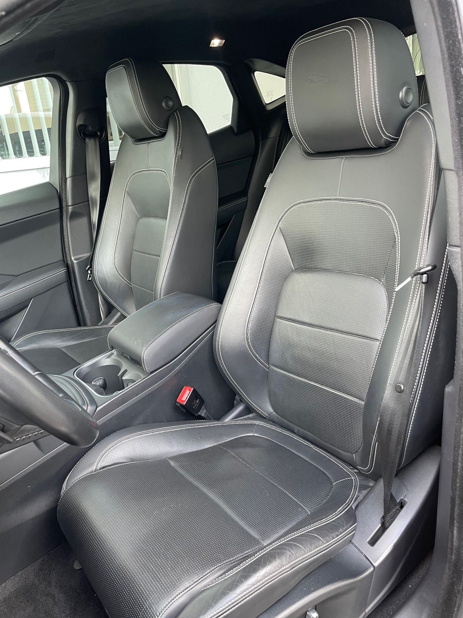 JAGUAR E-Pace 2.0 T 300 R-Dynamic HSE AWD-image-6
