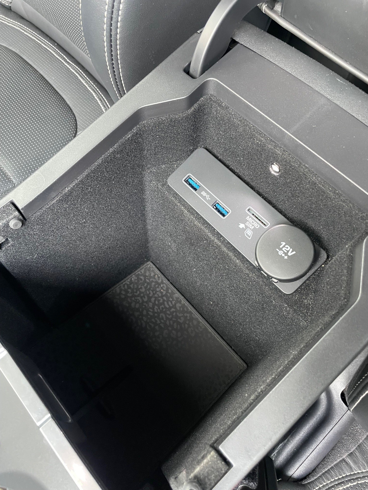 JAGUAR E-Pace 2.0 T 300 R-Dynamic HSE AWD-image-14