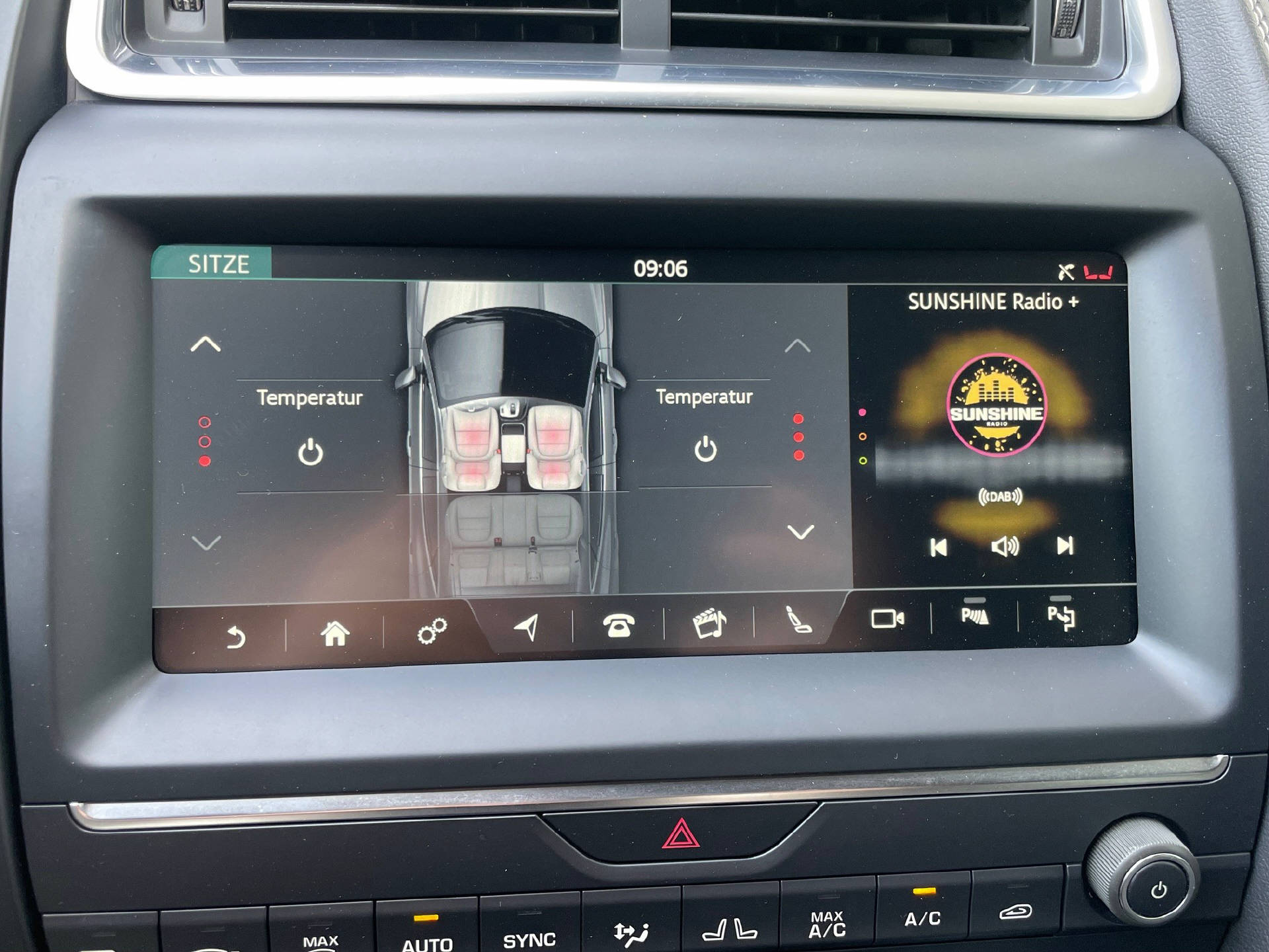 JAGUAR E-Pace 2.0 T 300 R-Dynamic HSE AWD-image-16