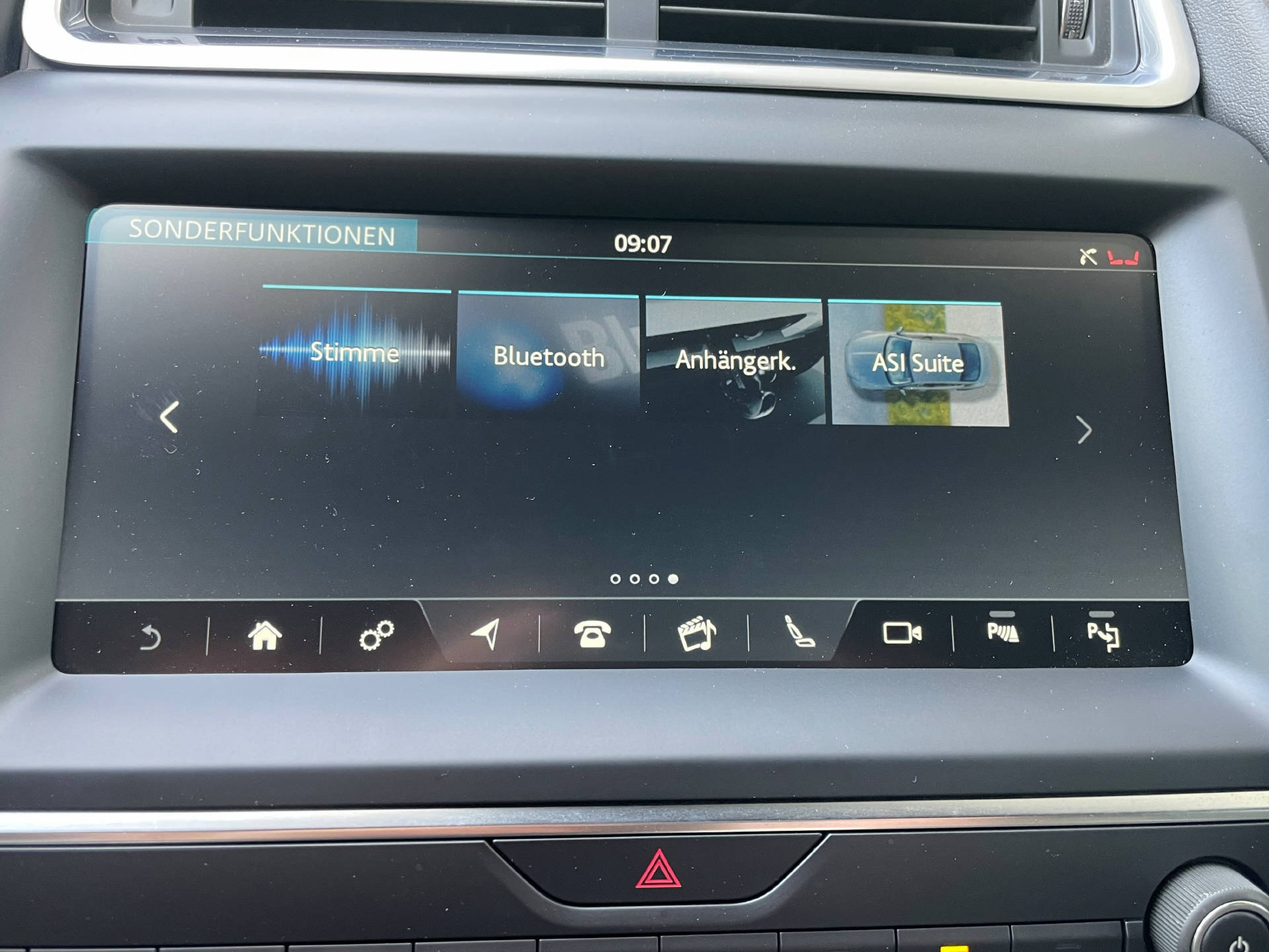 JAGUAR E-Pace 2.0 T 300 R-Dynamic HSE AWD-image-18