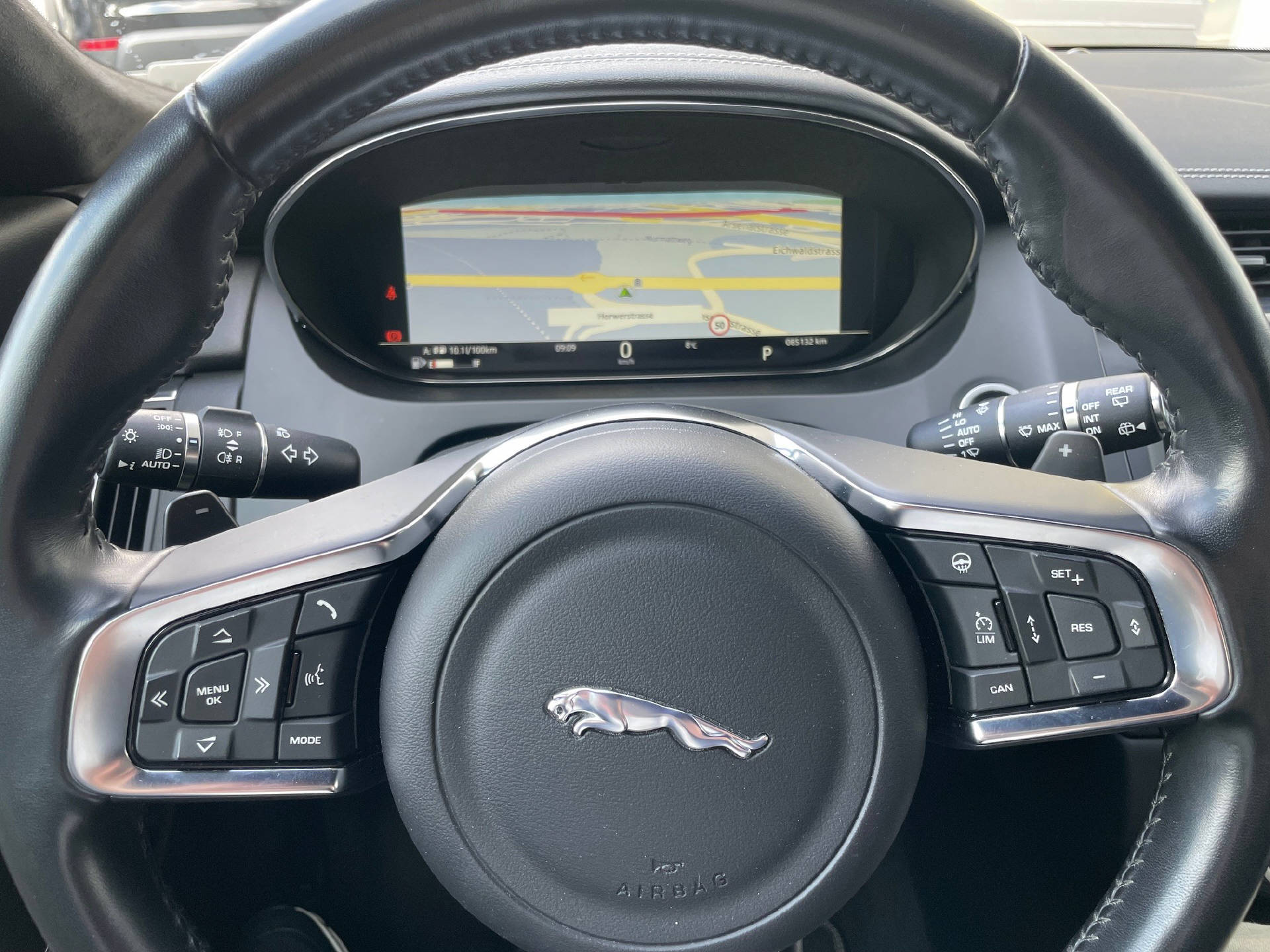 JAGUAR E-Pace 2.0 T 300 R-Dynamic HSE AWD-image-8