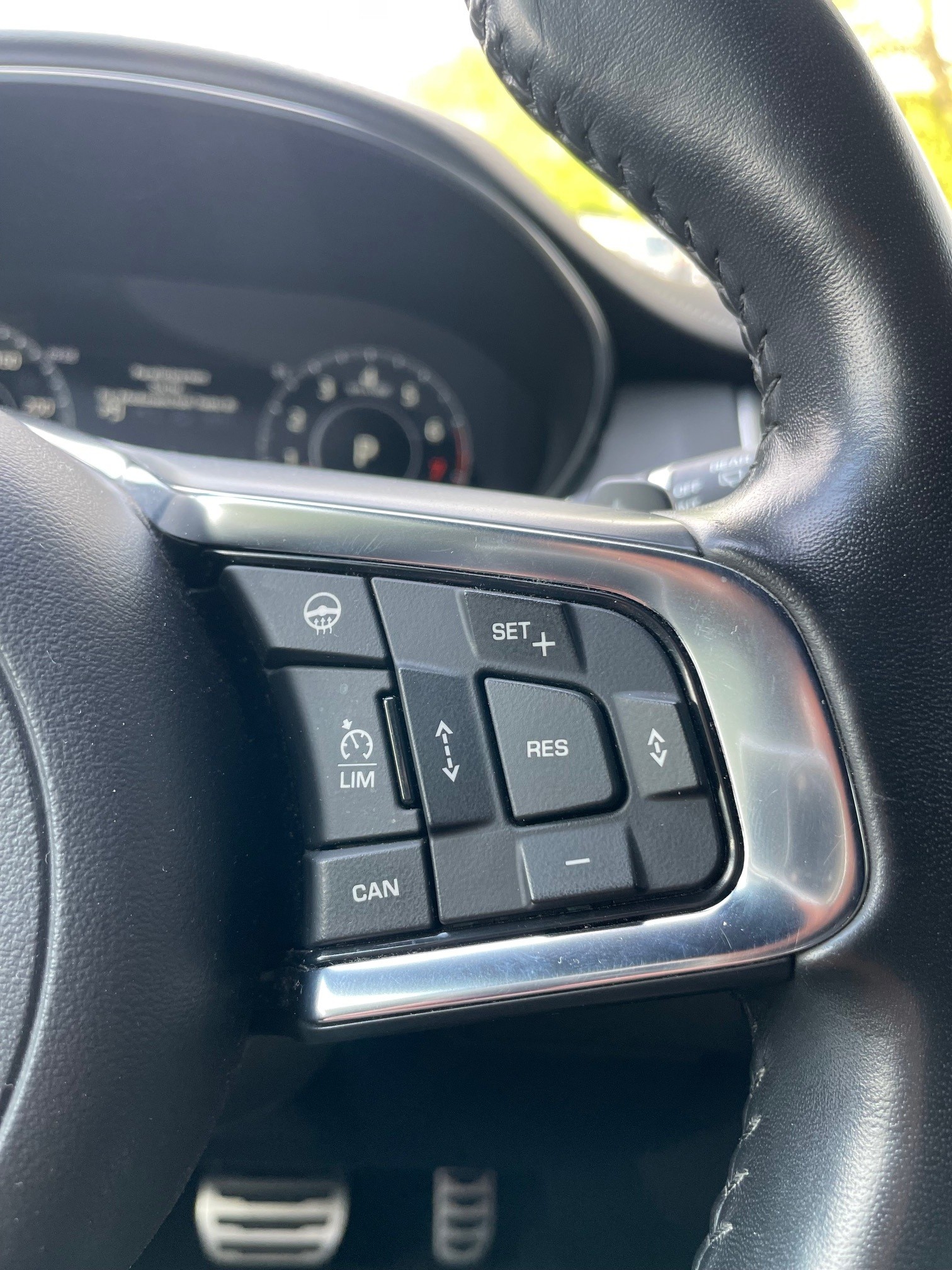JAGUAR E-Pace 2.0 T 300 R-Dynamic HSE AWD-image-9
