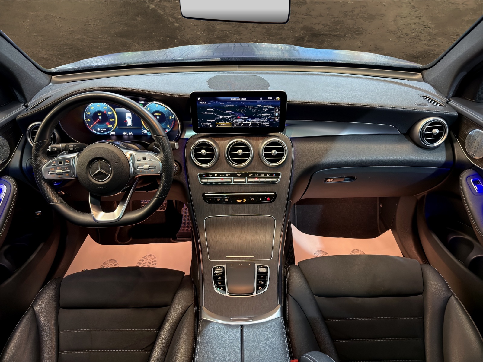 MERCEDES-BENZ GLC 300 d AMG Line 4Matic 9G-Tronic-image-3