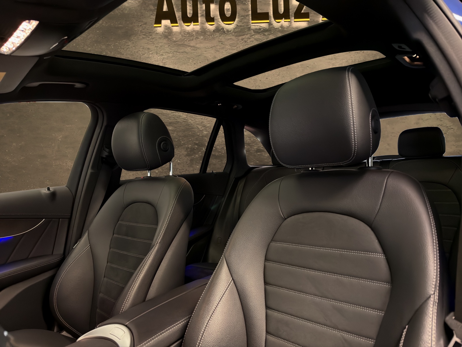 MERCEDES-BENZ GLC 300 d AMG Line 4Matic 9G-Tronic-image-10