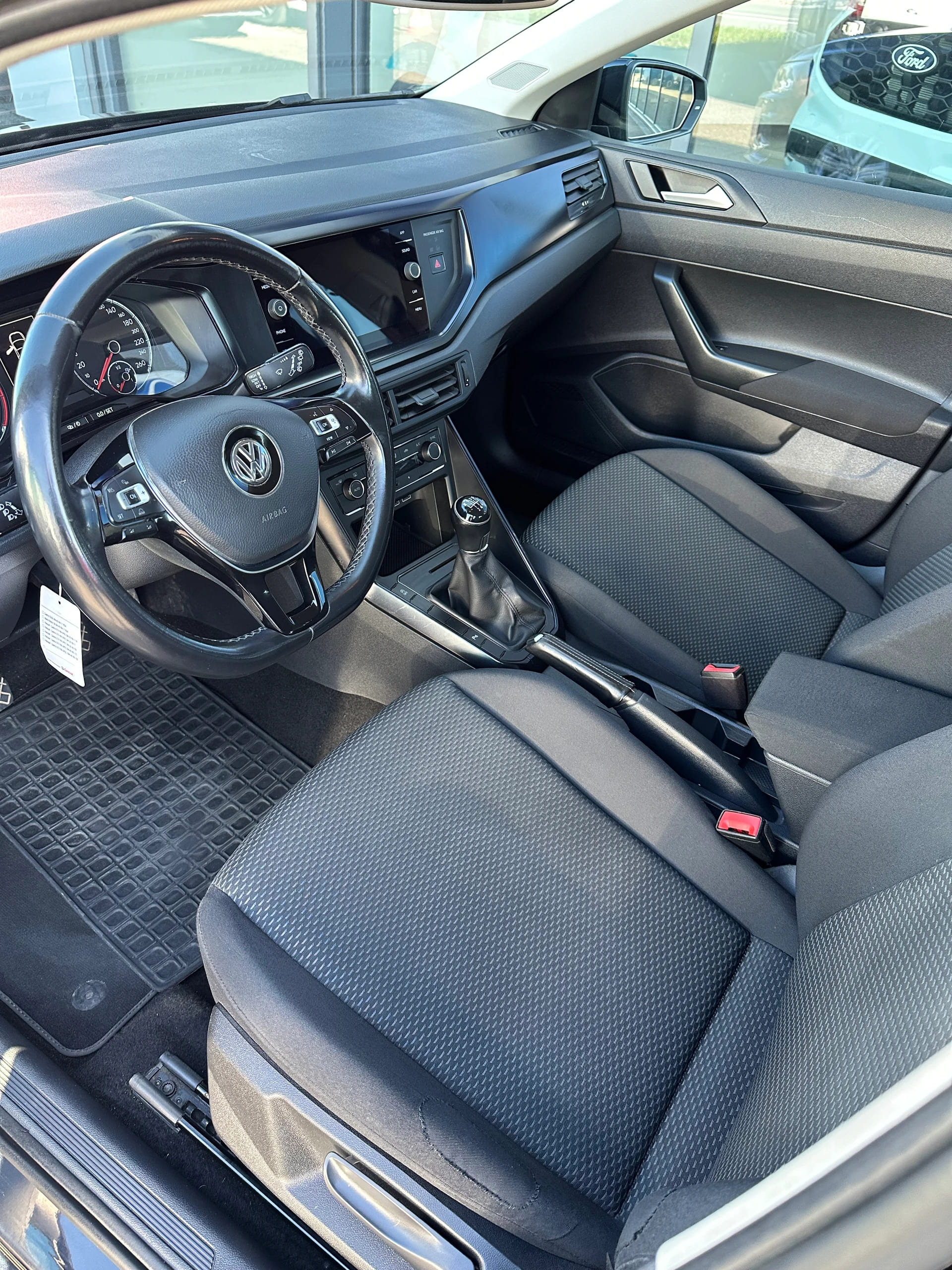 VW Polo 1.0 MPI 80 Trendline-image-9