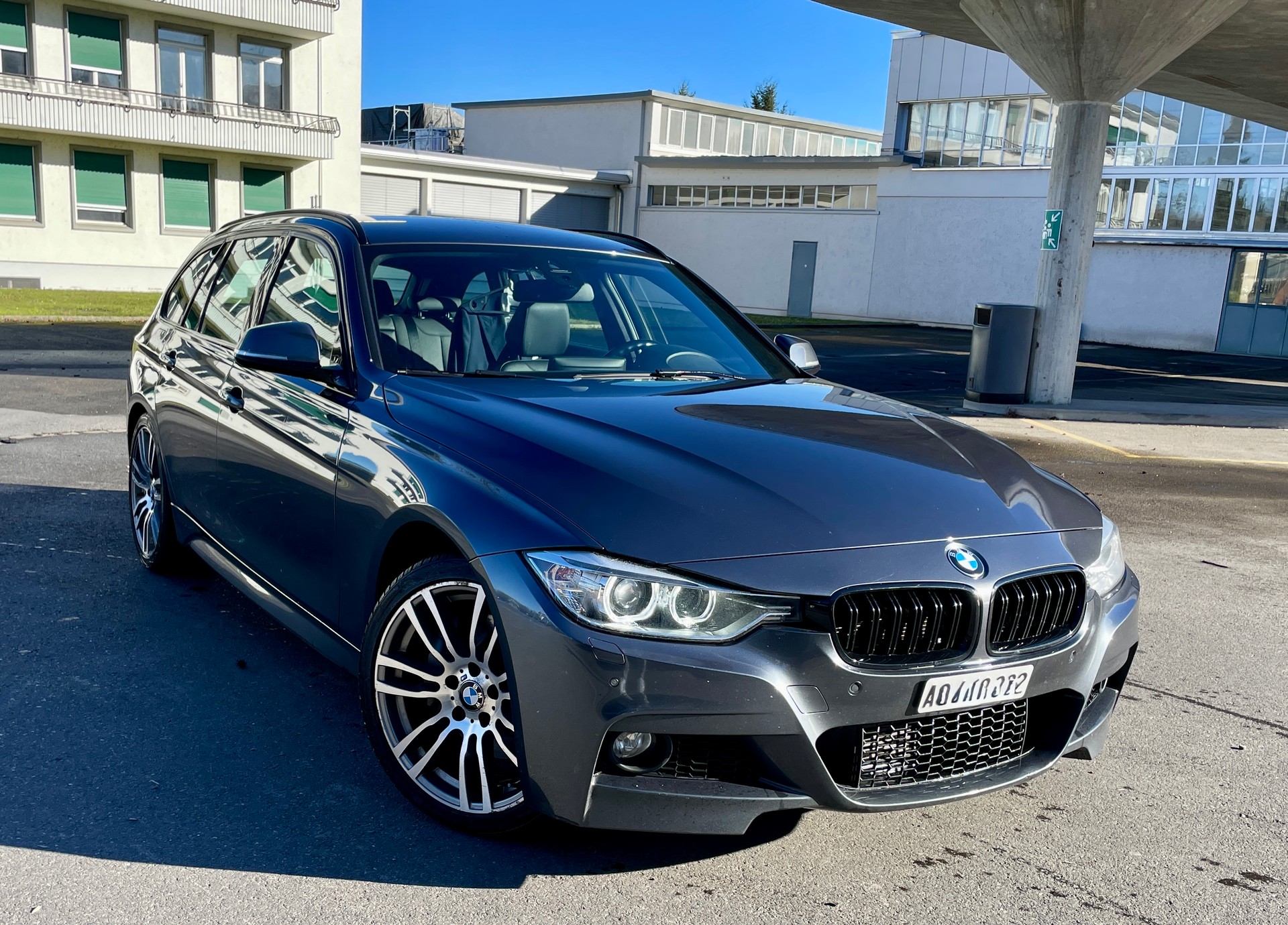 BMW 335i Touring Sport Line Steptronic-image-2