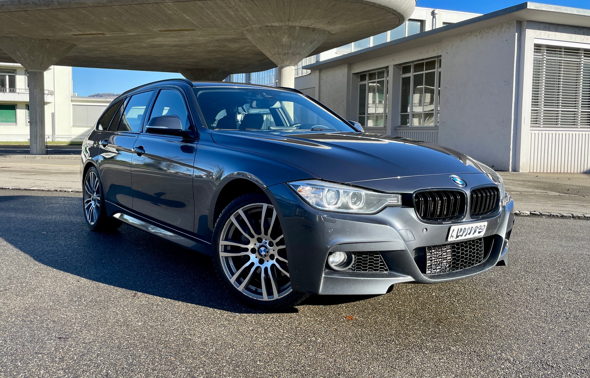 BMW 335i Touring Sport Line Steptronic-image-0