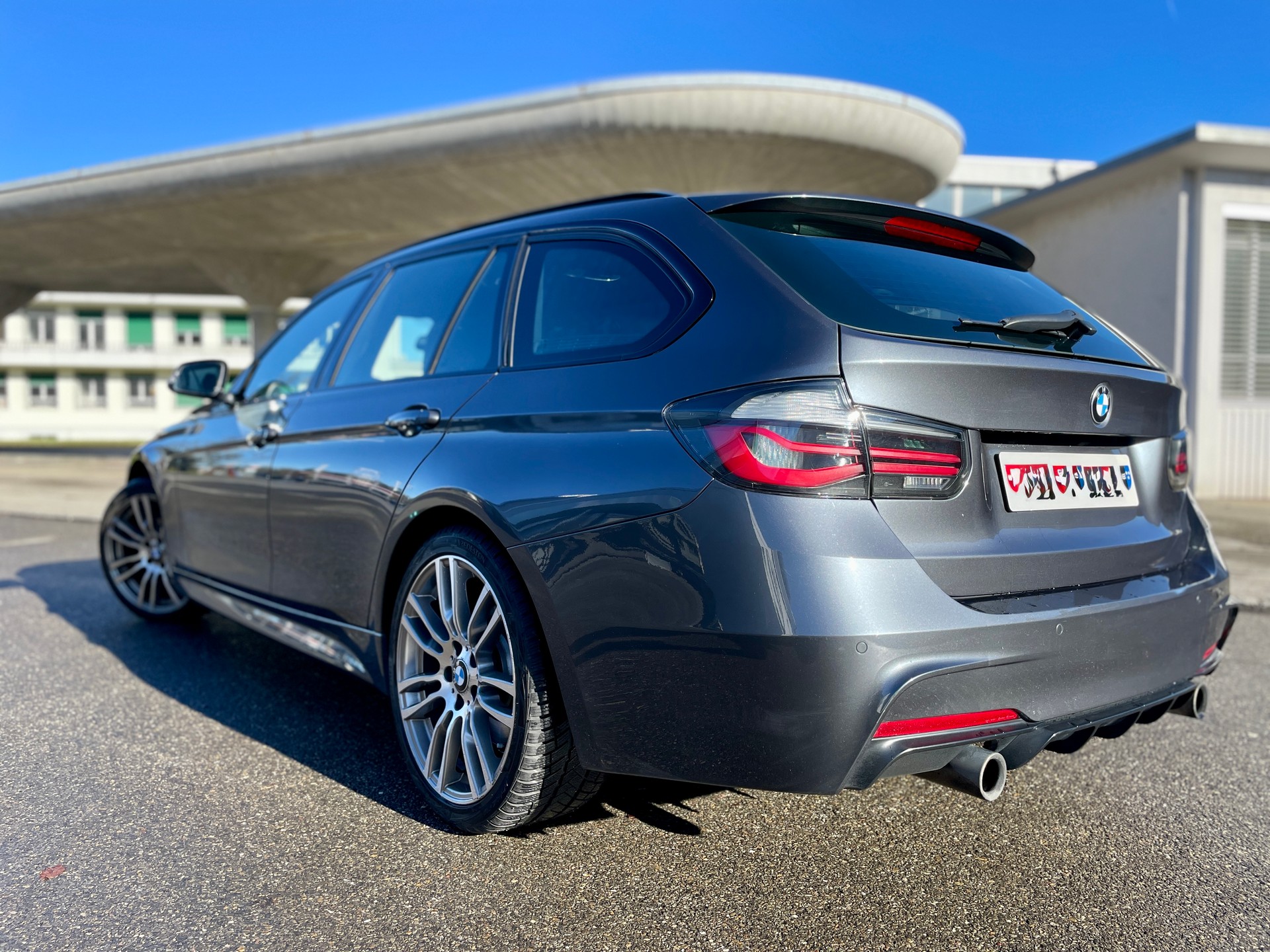BMW 335i Touring Sport Line Steptronic-image-1