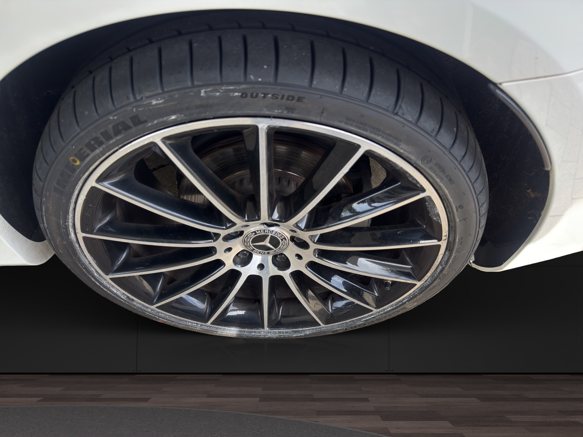 MERCEDES-BENZ E 200 Coupé AMG Line 4 Matic 9G-Tronic-image-9