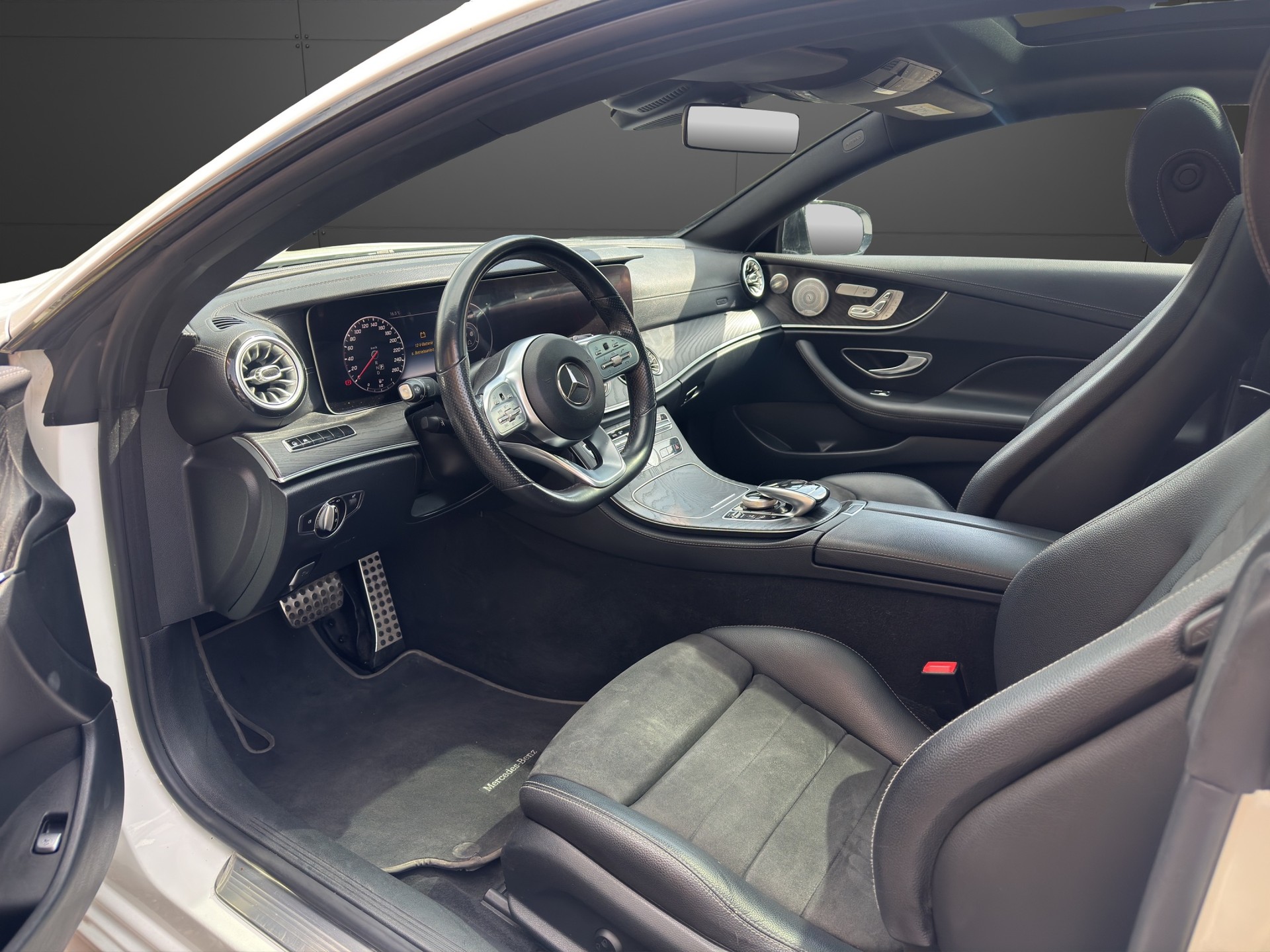 MERCEDES-BENZ E 200 Coupé AMG Line 4 Matic 9G-Tronic-image-12