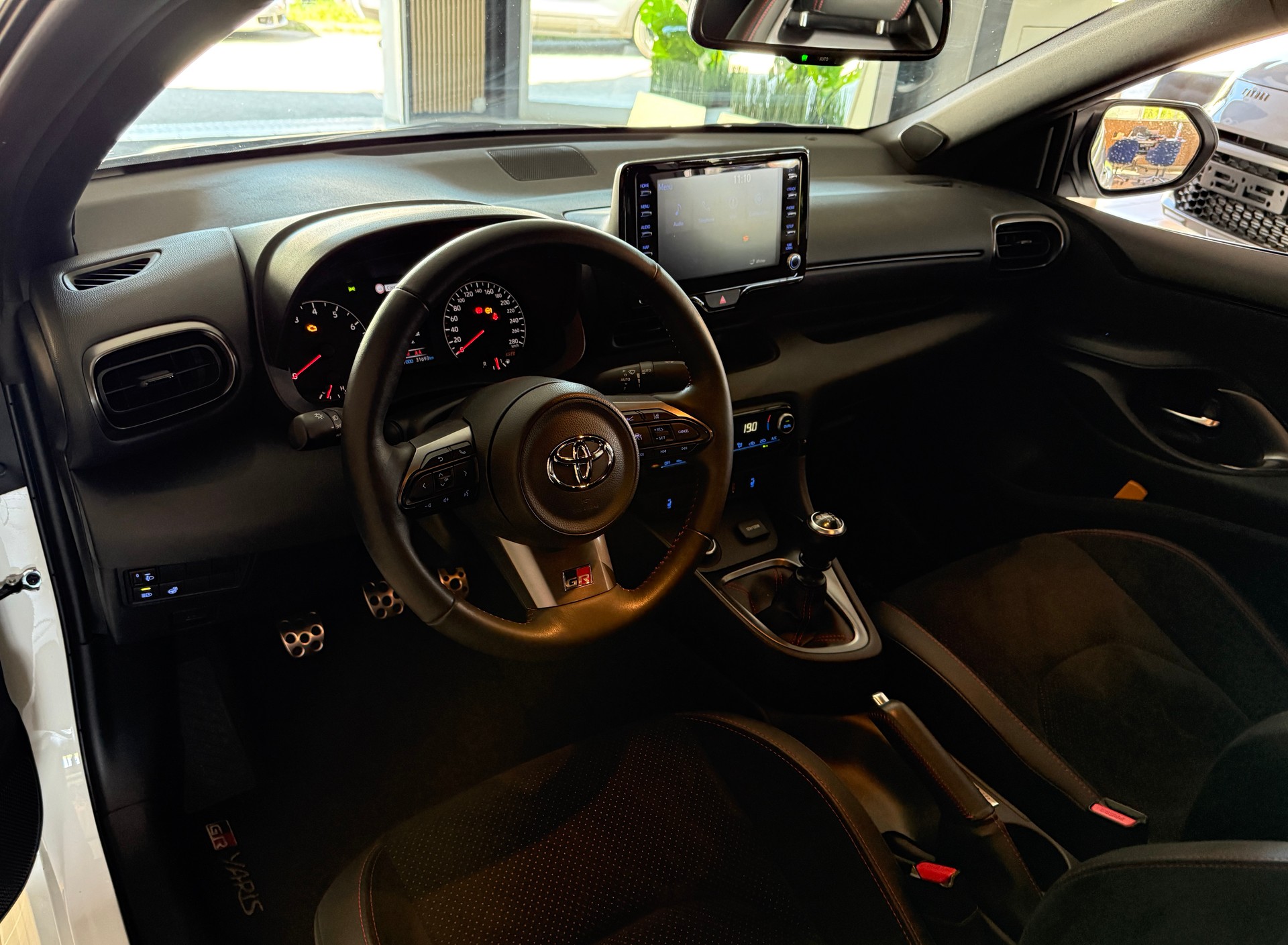TOYOTA Yaris 1.6 GR Sport-image-6