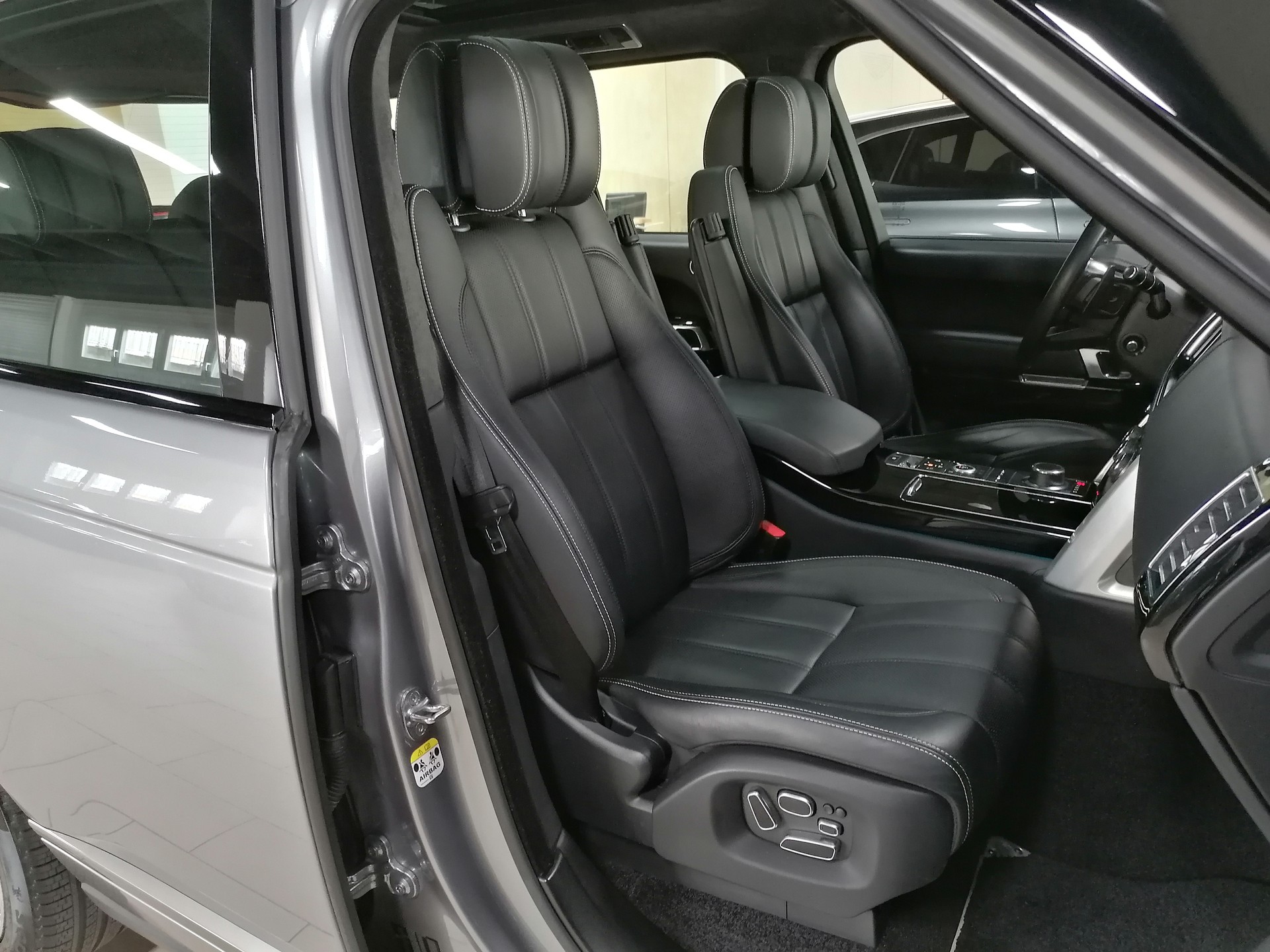 LAND ROVER Range Rover 4.4 SDV8 Autobiography Automatic-image-9