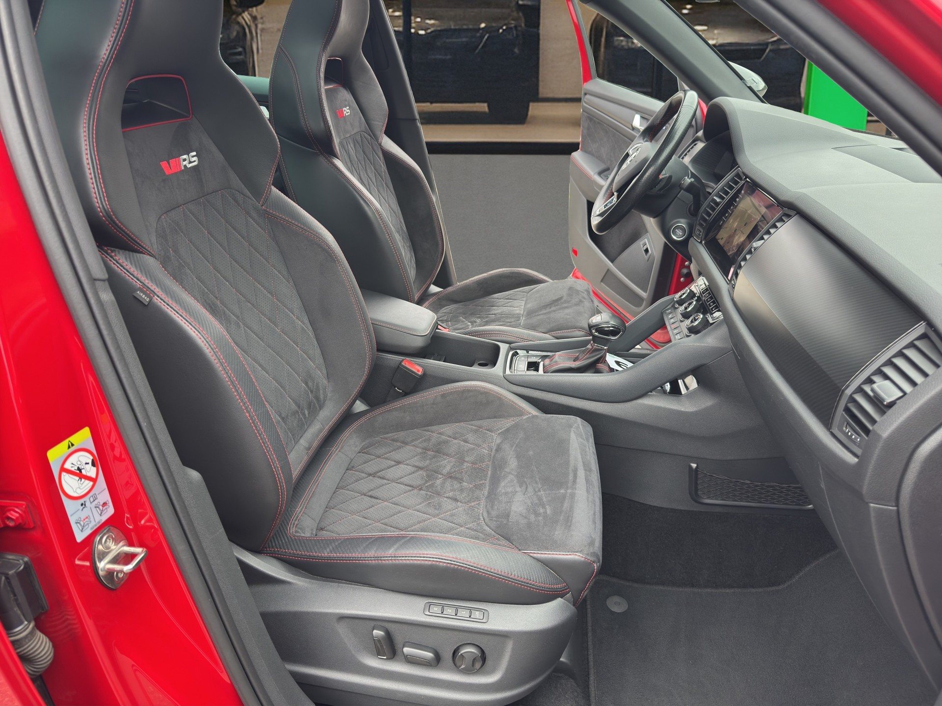 SKODA Kodiaq 2.0 Bi-TDI SCR RS 4x4 DSG-image-12