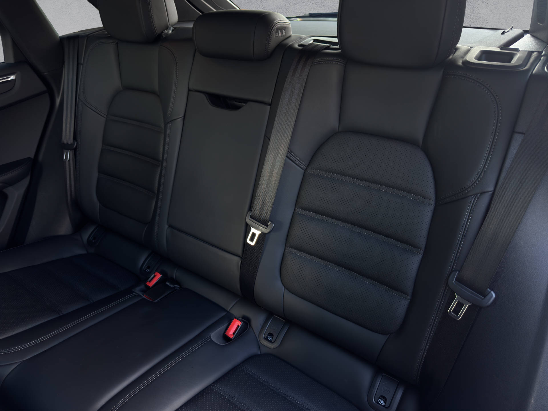 PORSCHE Macan-image-12