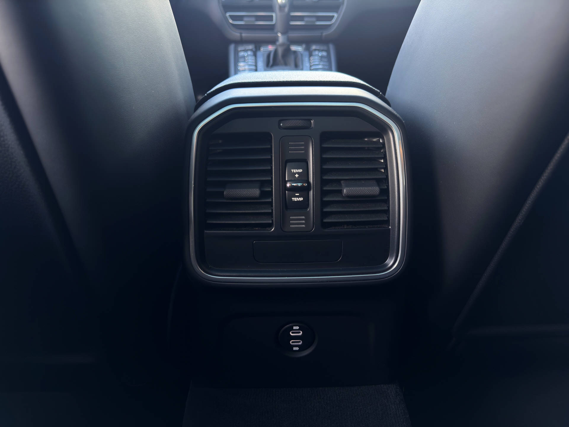 PORSCHE Macan-image-11