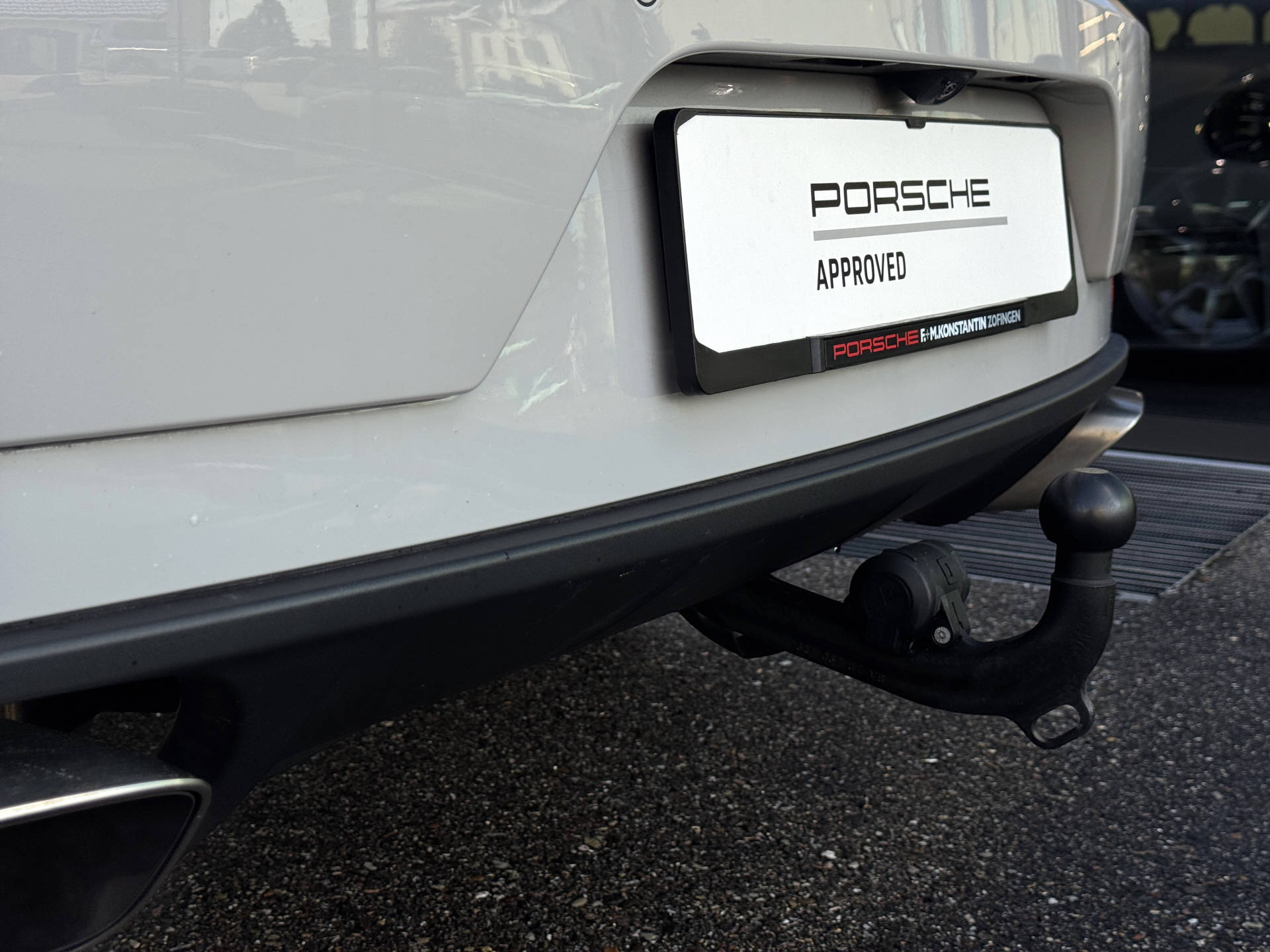 PORSCHE Macan-image-5