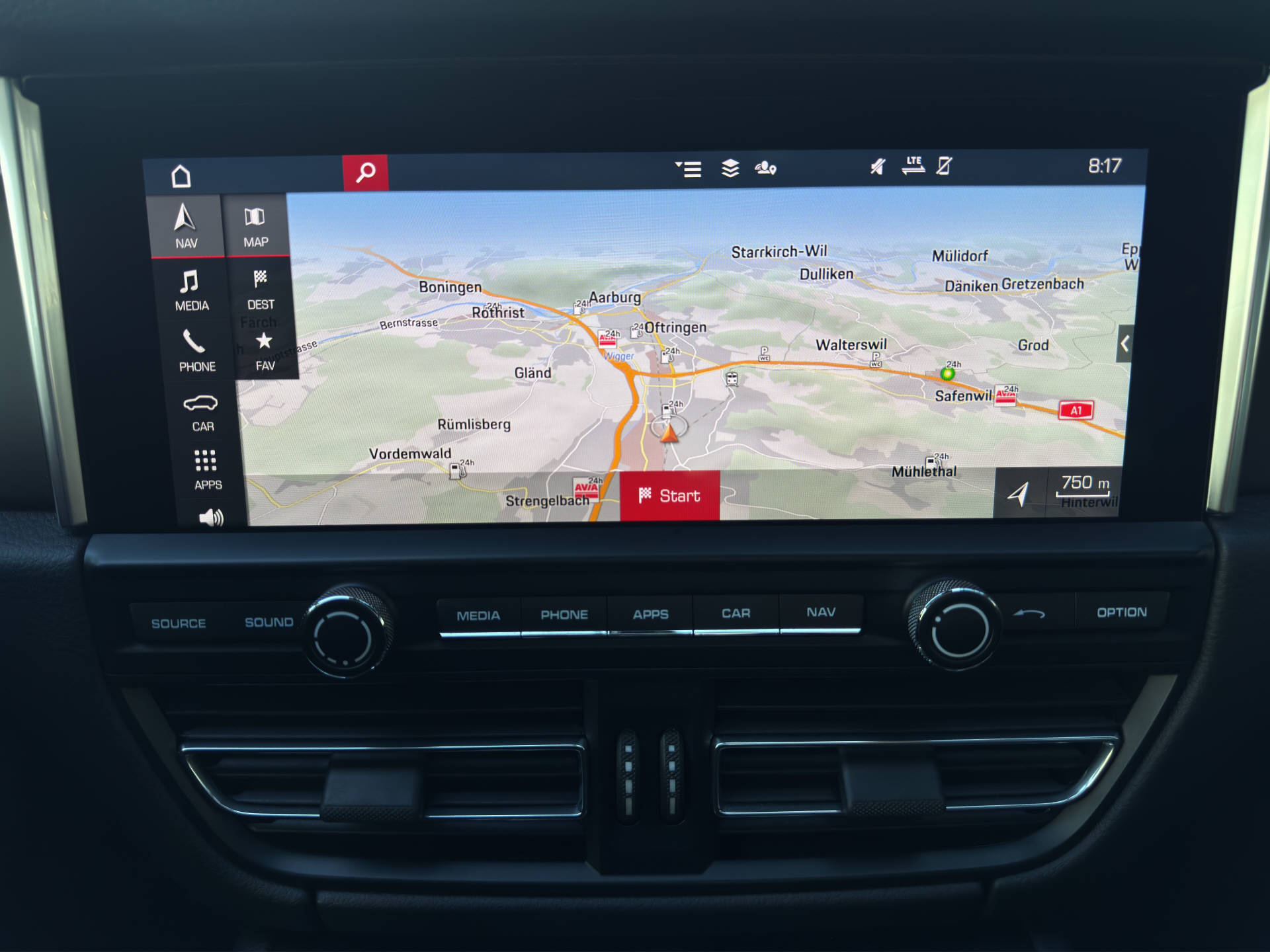 PORSCHE Macan-image-9