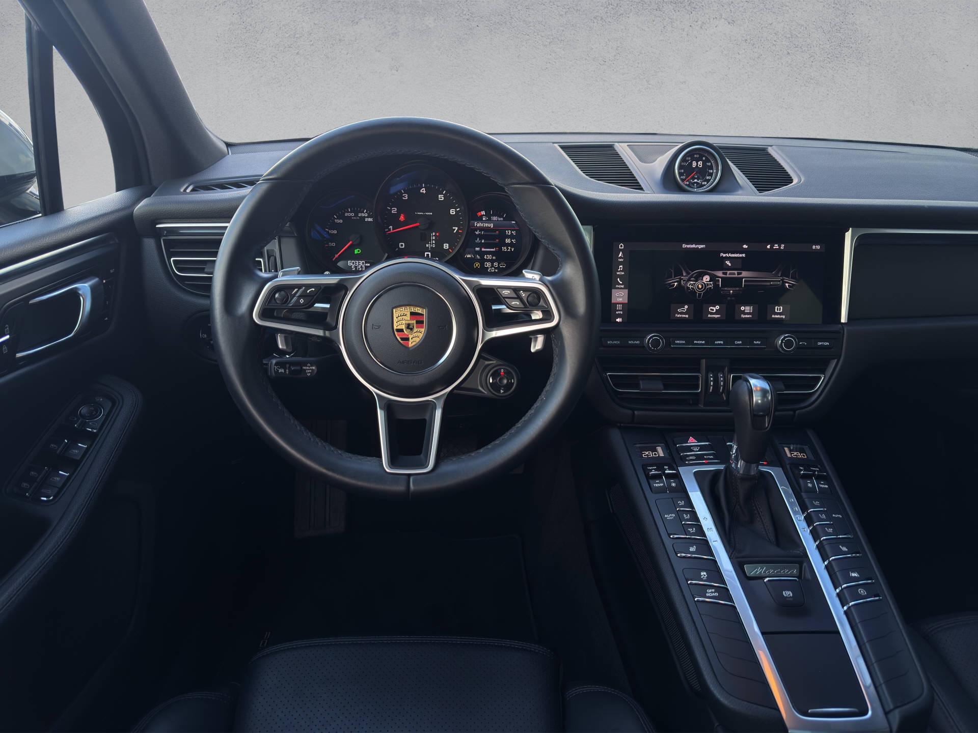 PORSCHE Macan-image-6