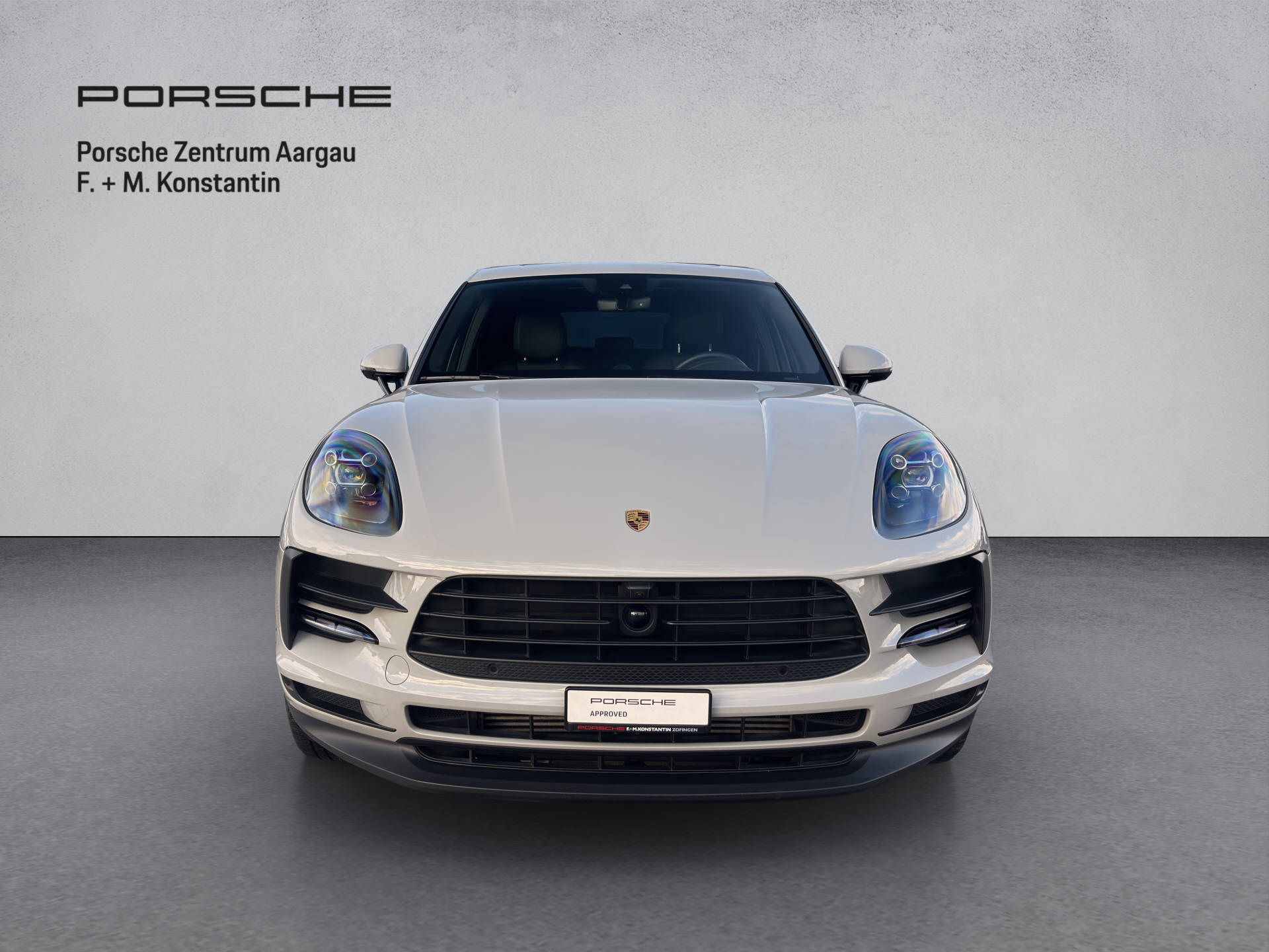 PORSCHE Macan-image-1