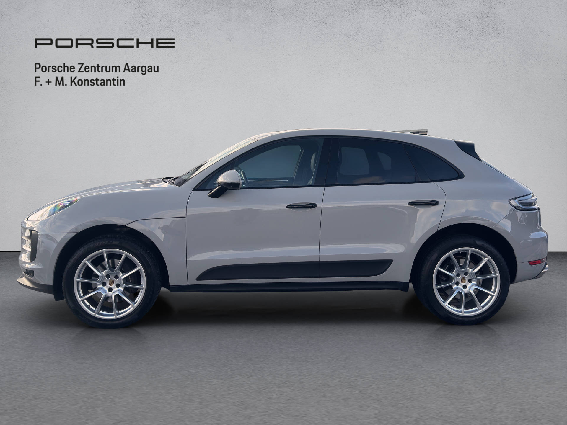 PORSCHE Macan-image-2
