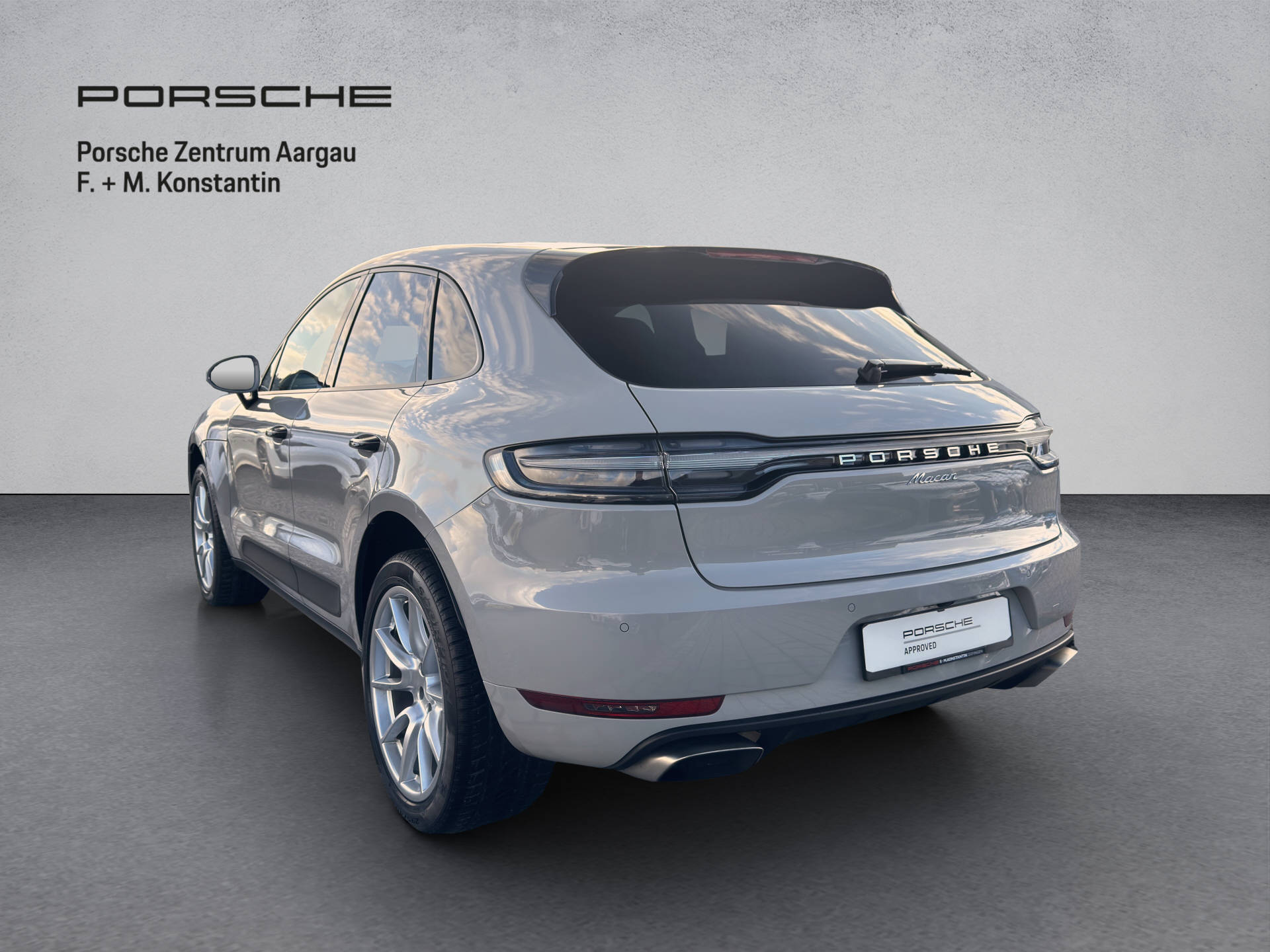 PORSCHE Macan-image-3