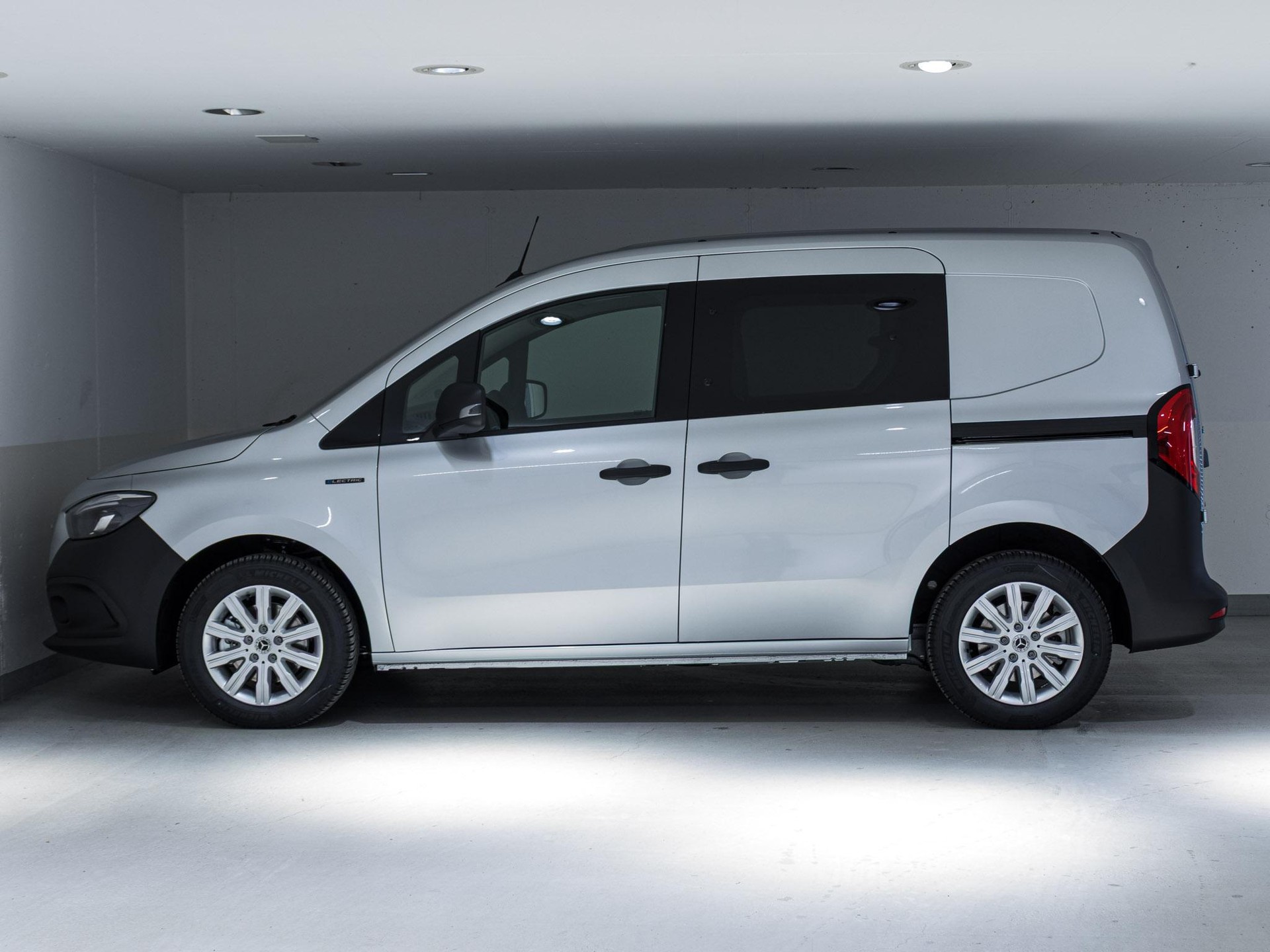MERCEDES-BENZ eCitan Kasten BASE Standard-image-4