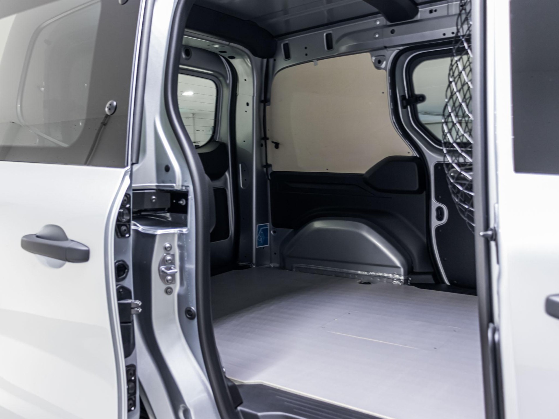 MERCEDES-BENZ eCitan Kasten BASE Standard-image-12