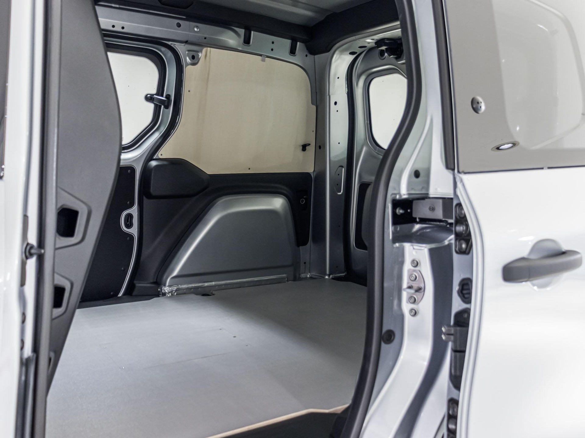 MERCEDES-BENZ eCitan Kasten BASE Standard-image-11