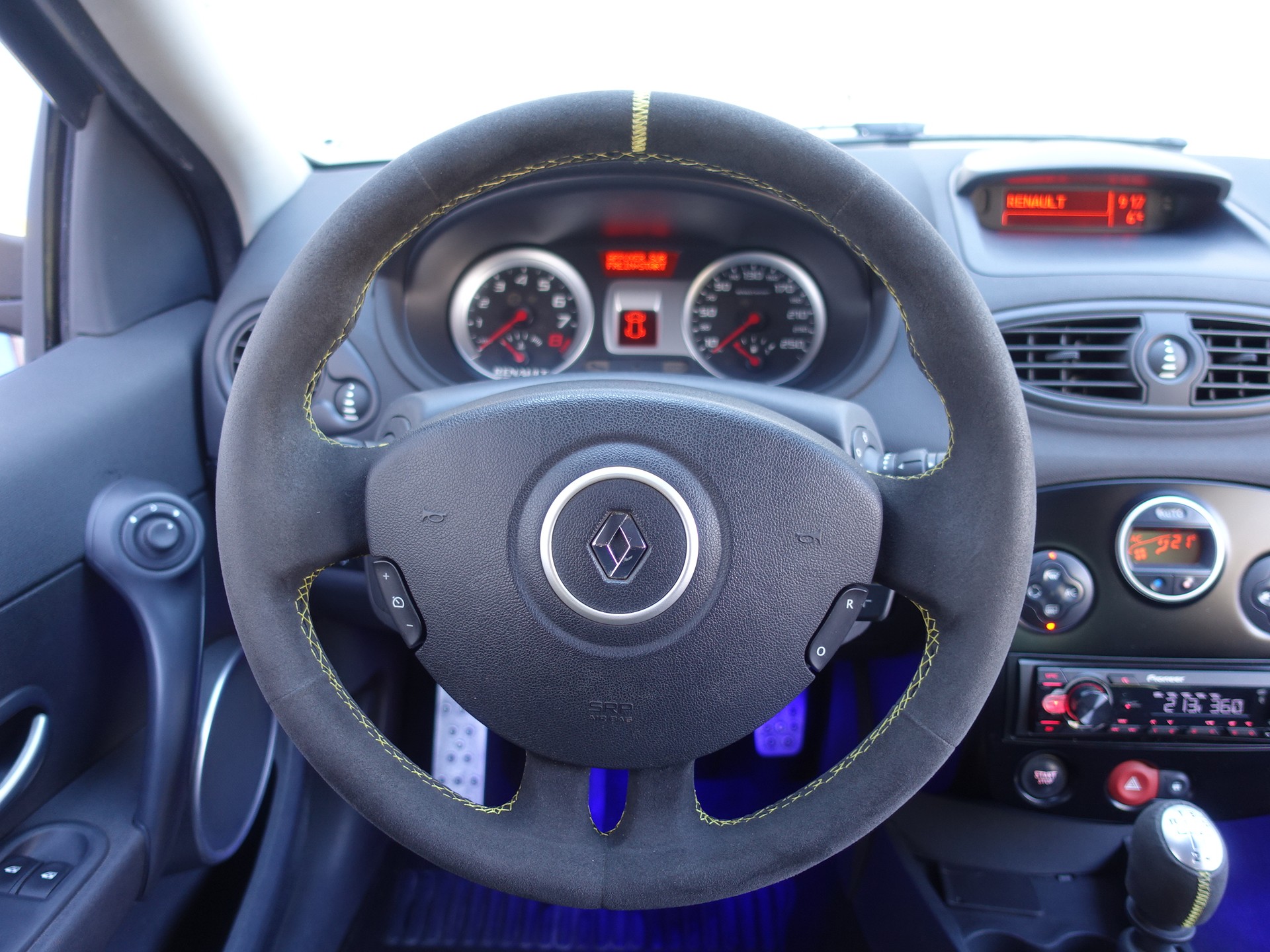 RENAULT Clio 2.0 16V Sport F1 Team-image-12
