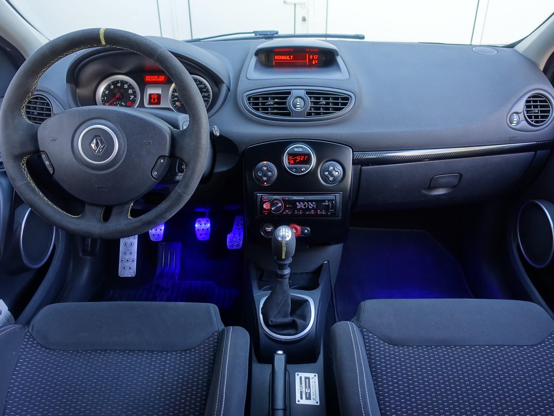 RENAULT Clio 2.0 16V Sport F1 Team-image-11