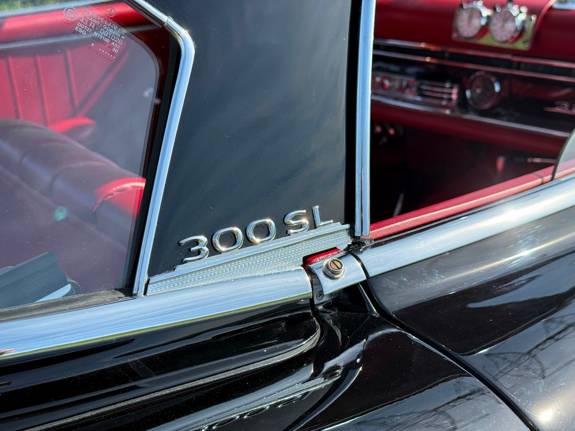 MERCEDES-BENZ 300 SL Roadster-image-31