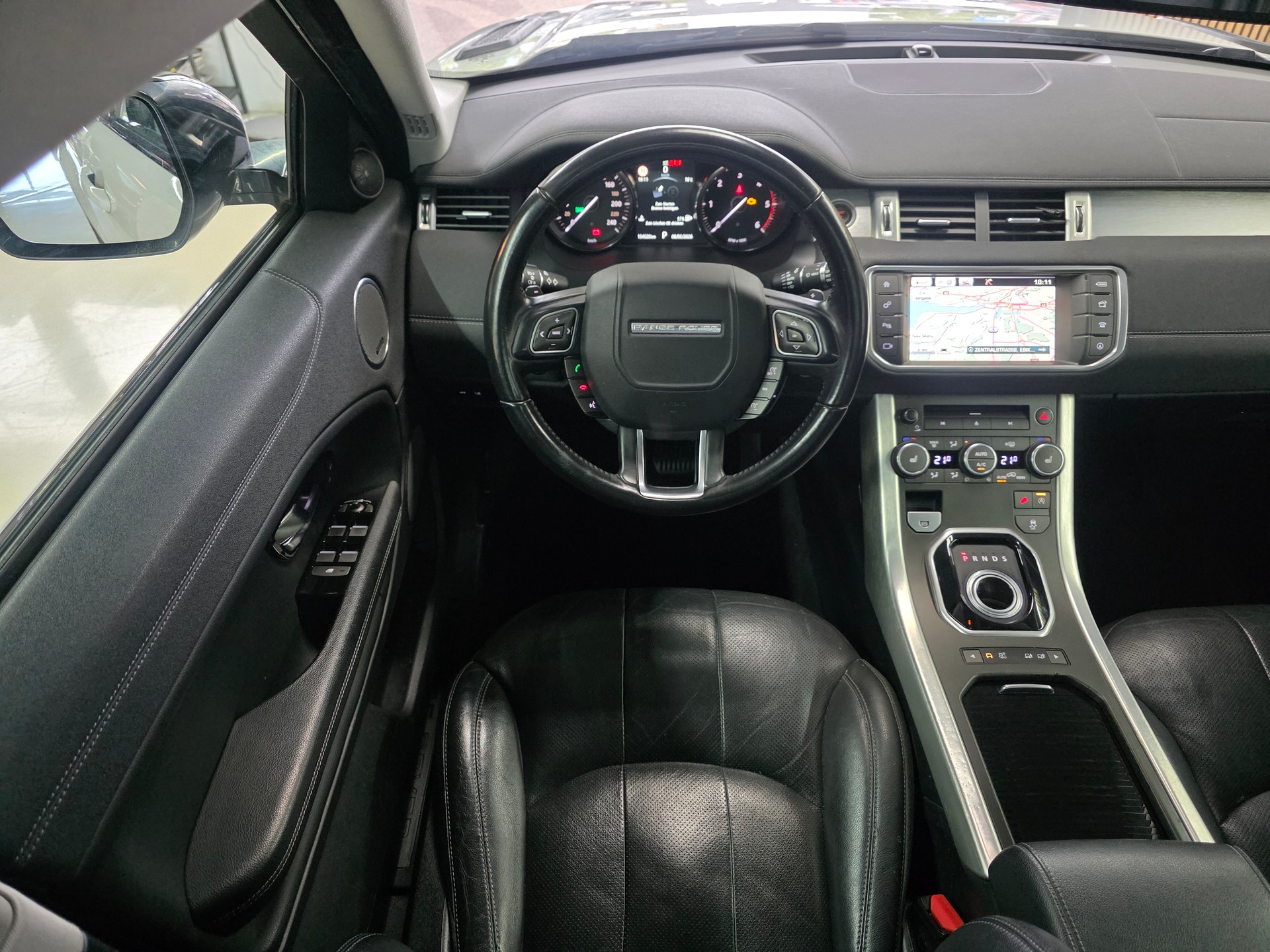 LAND ROVER Range Rover Evoque 2.0 TD4 HSE Dynamic AT9 Fuji White-image-10