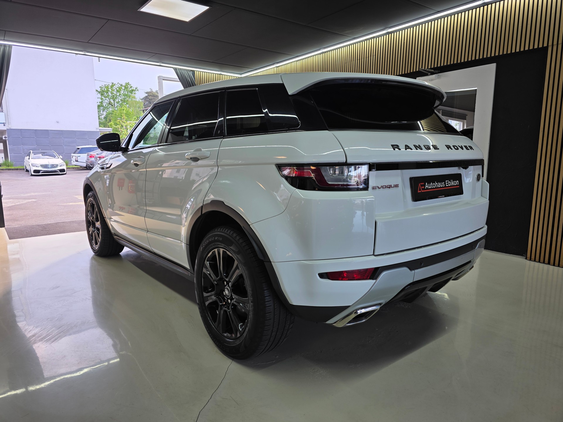 LAND ROVER Range Rover Evoque 2.0 TD4 HSE Dynamic AT9 Fuji White-image-4