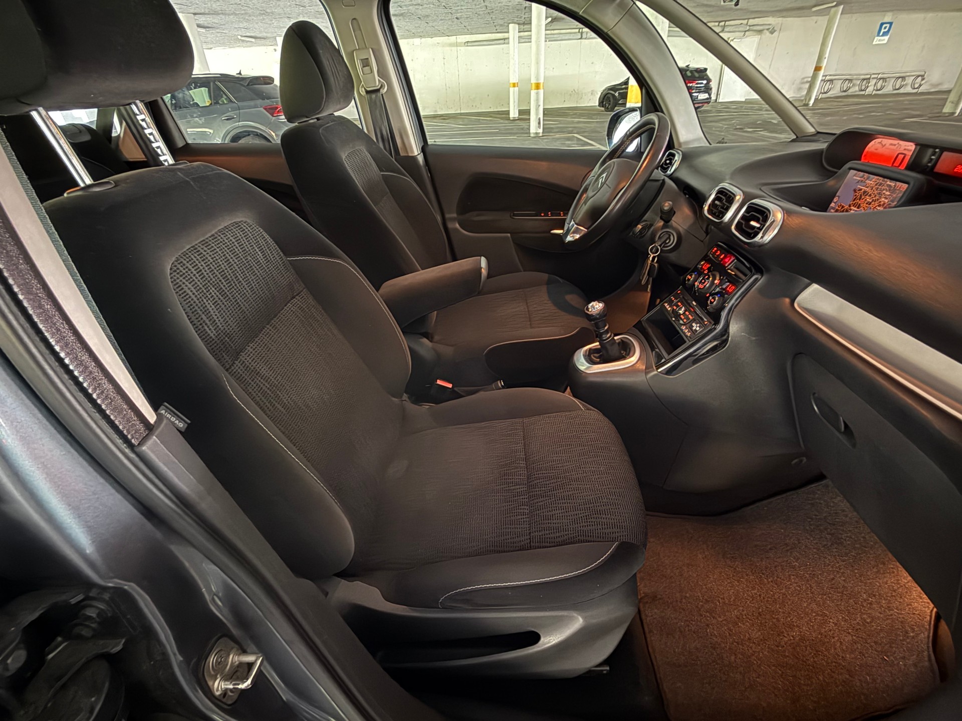 CITROEN C3 Picasso 1.6 HDi Exclusive-image-8