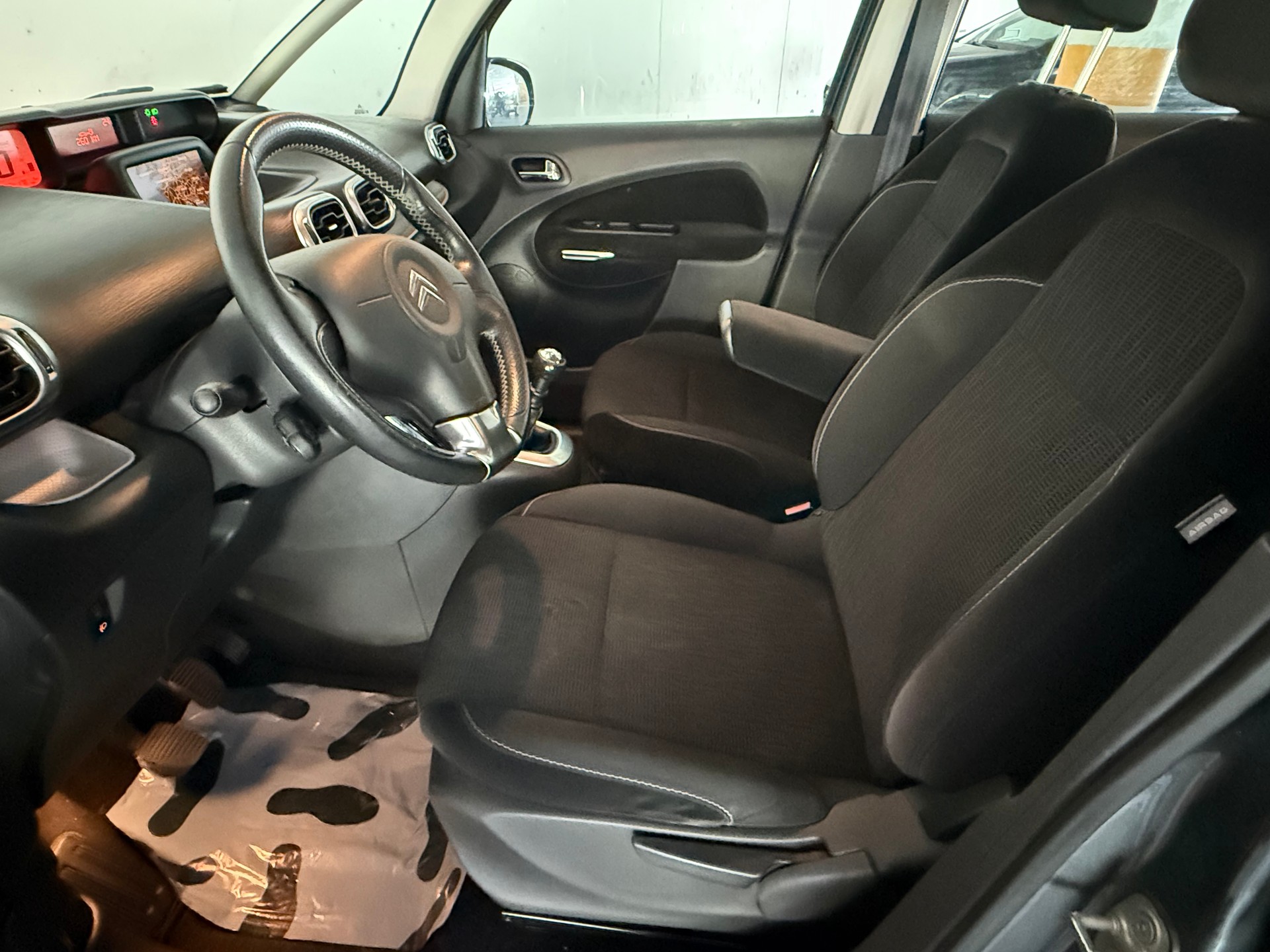 CITROEN C3 Picasso 1.6 HDi Exclusive-image-7