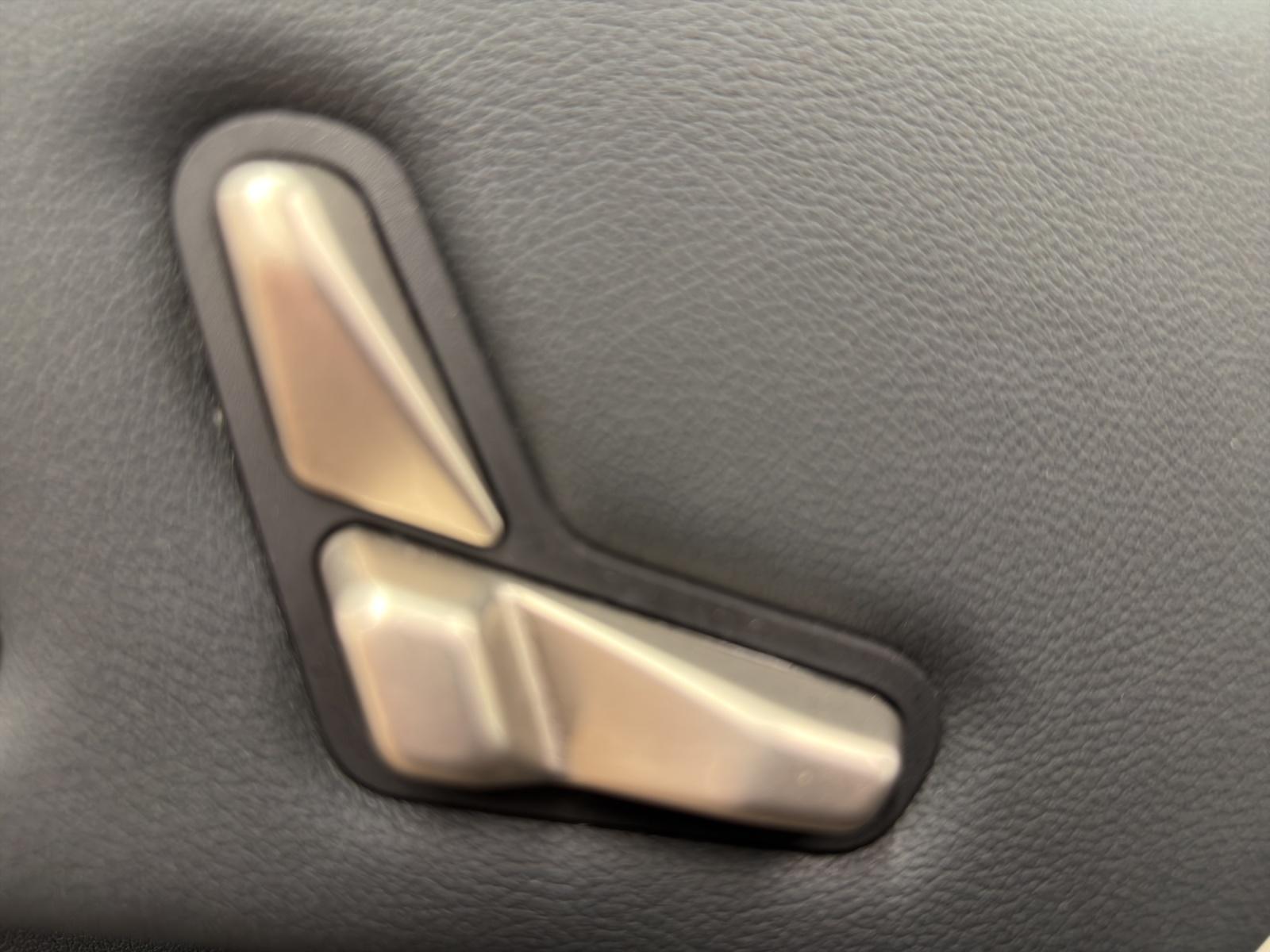 BMW iX xDrive40-image-14
