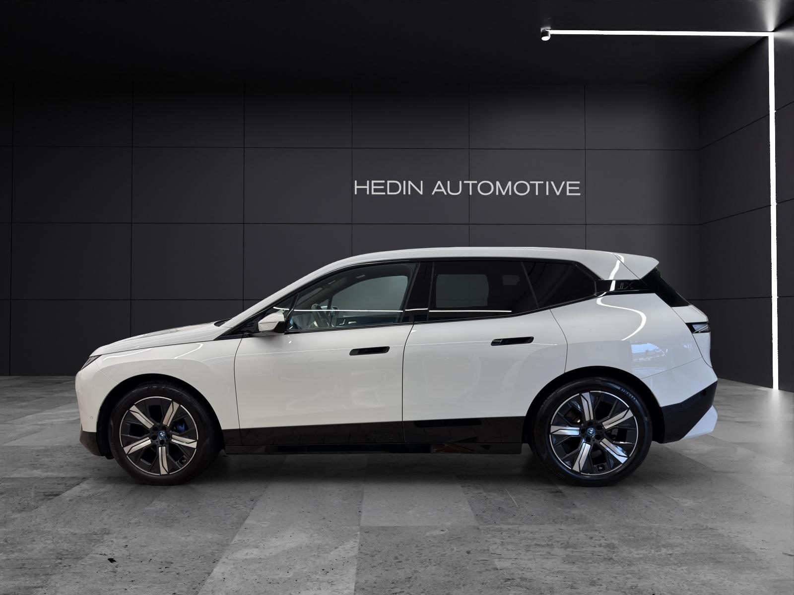 BMW iX xDrive40-showroom-element-3