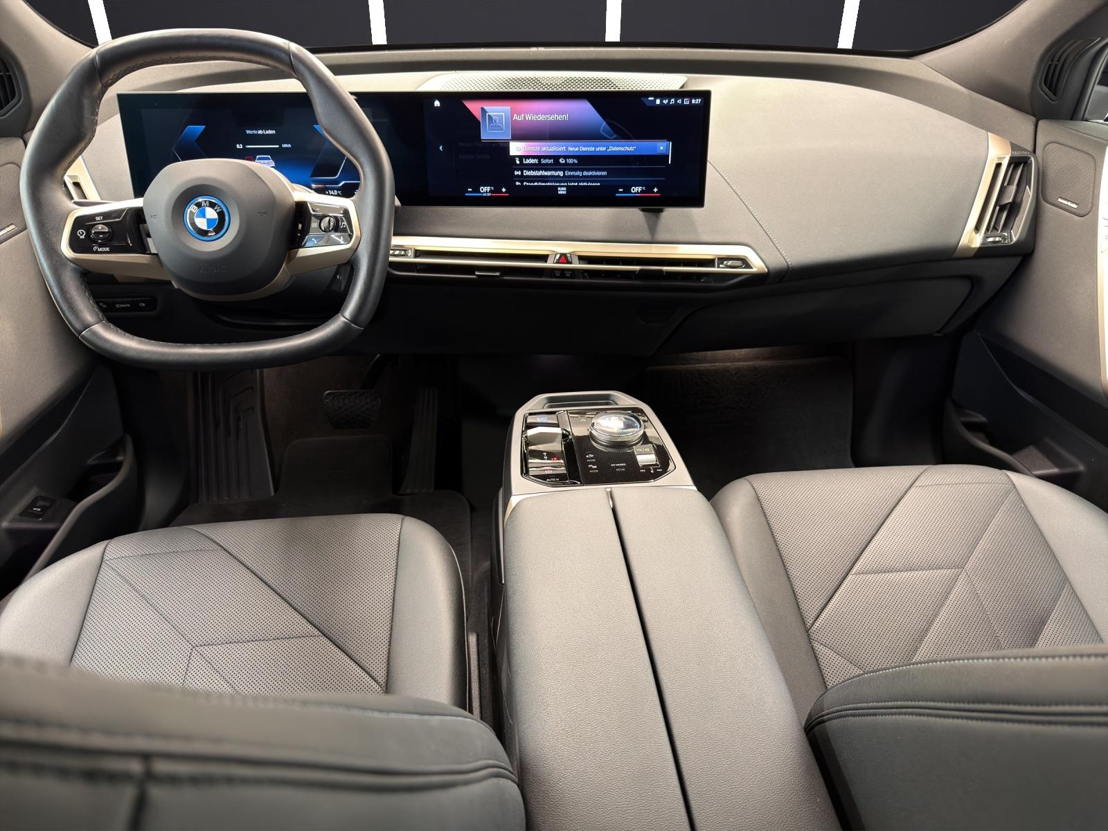 BMW iX xDrive40-image-11