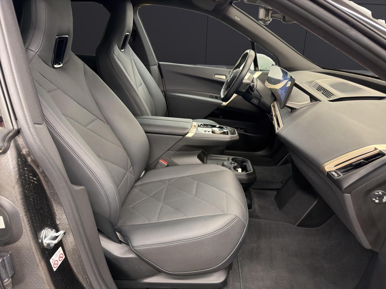 BMW iX xDrive40-image-18