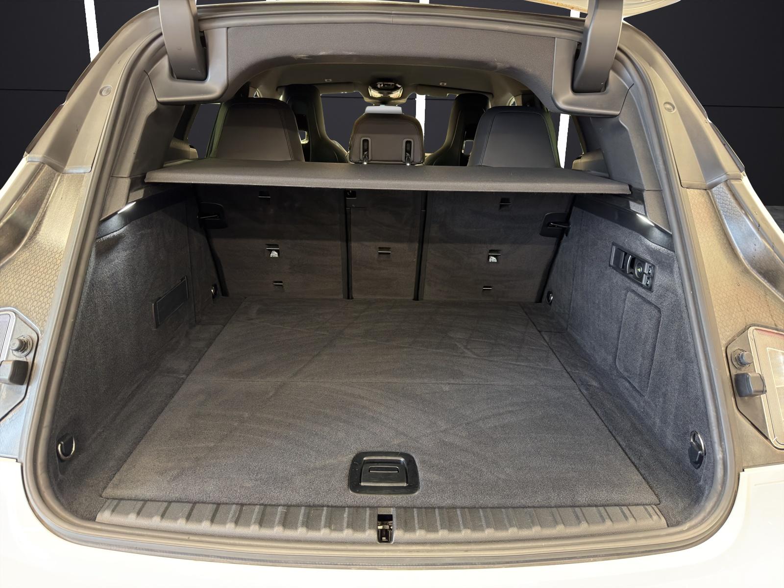 BMW iX xDrive40-image-9