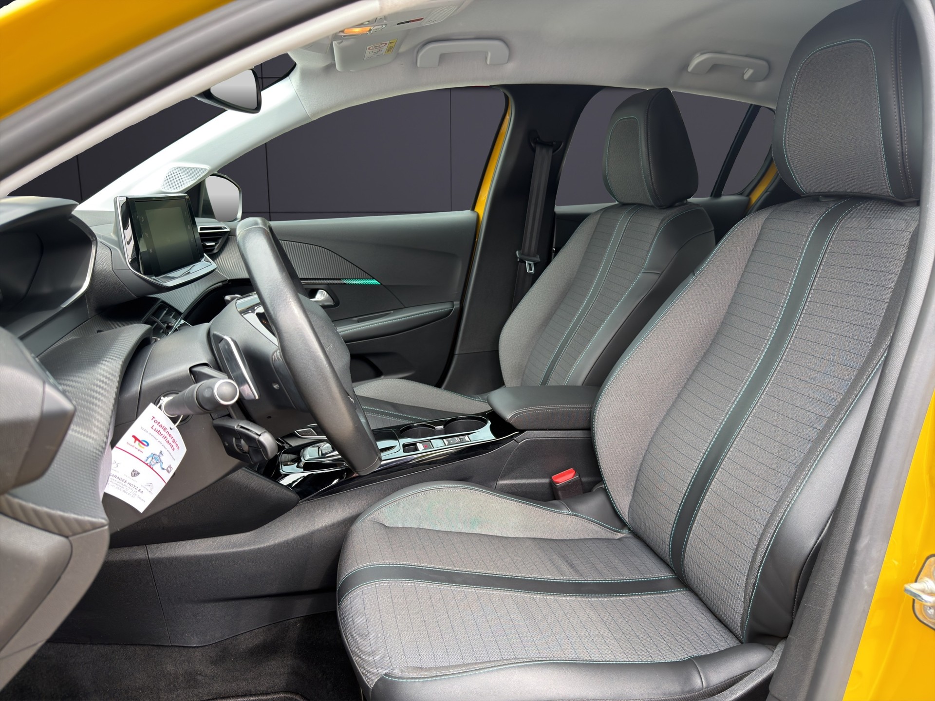 PEUGEOT 208 1.2 Allure-image-5
