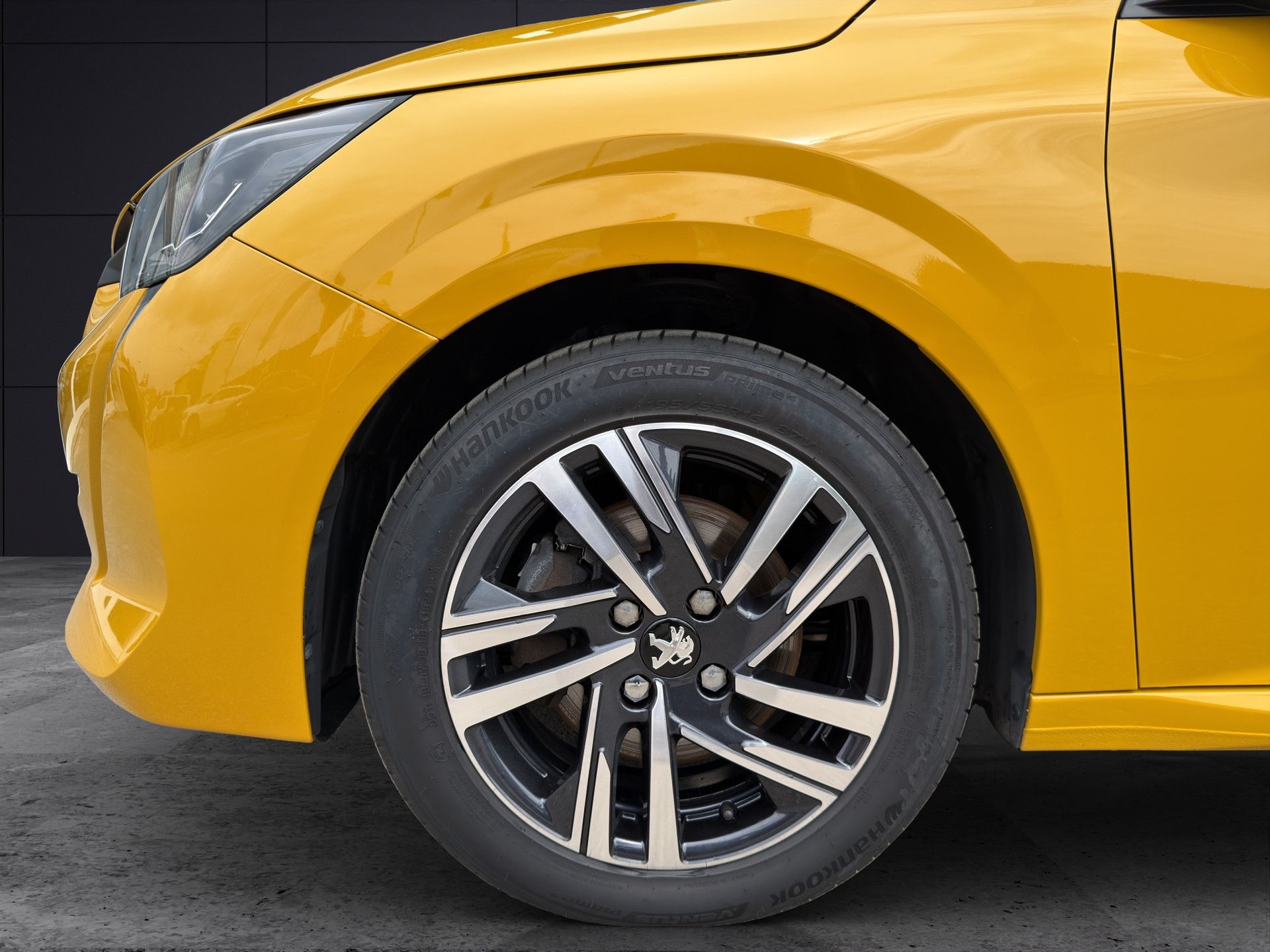 PEUGEOT 208 1.2 Allure-image-4