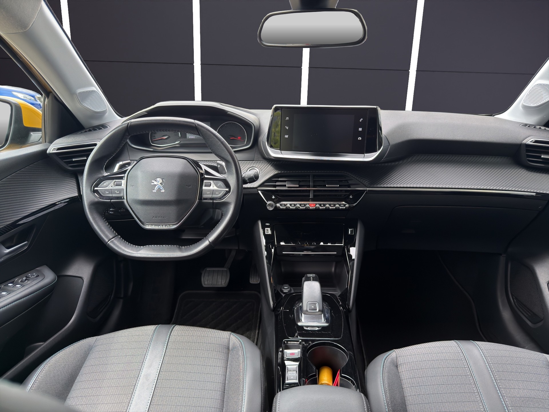 PEUGEOT 208 1.2 Allure-image-7