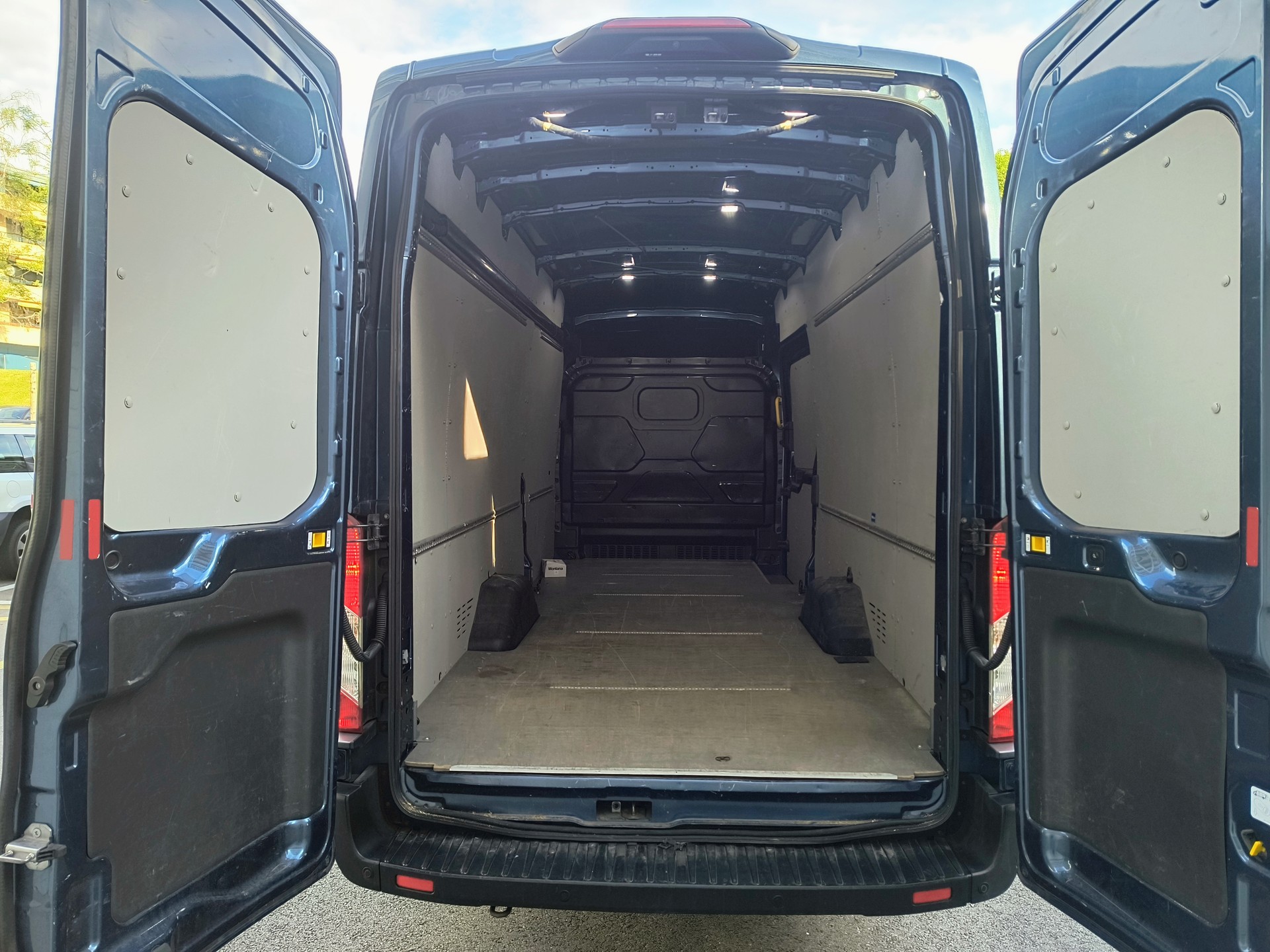 FORD Transit Van 350 L4 Trend 2.0 TDCi 130 HEV RWD-image-11