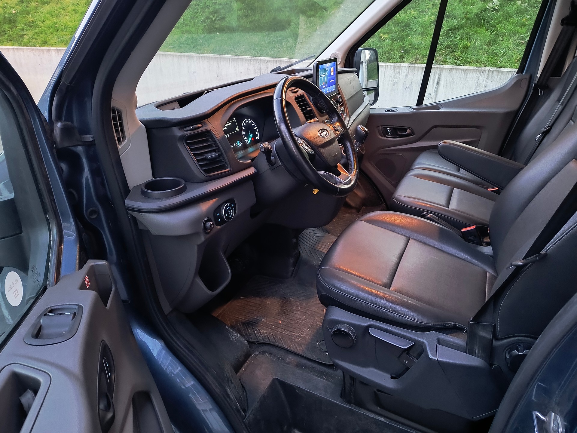 FORD Transit Van 350 L4 Trend 2.0 TDCi 130 HEV RWD-image-5