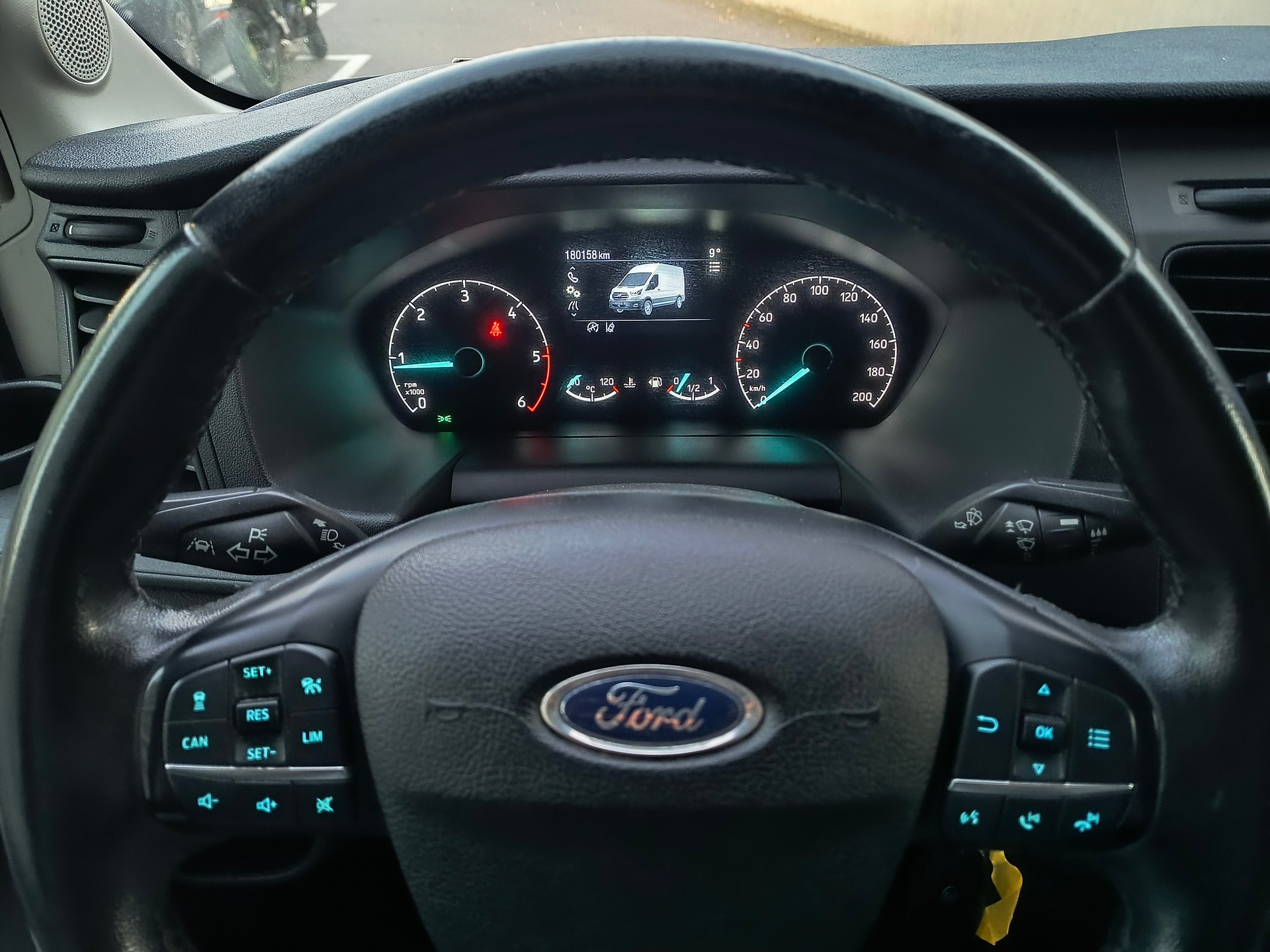 FORD Transit Van 350 L4 Trend 2.0 TDCi 130 HEV RWD-image-9