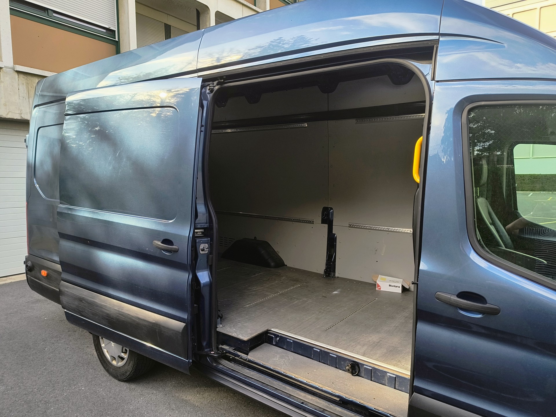FORD Transit Van 350 L4 Trend 2.0 TDCi 130 HEV RWD-image-12