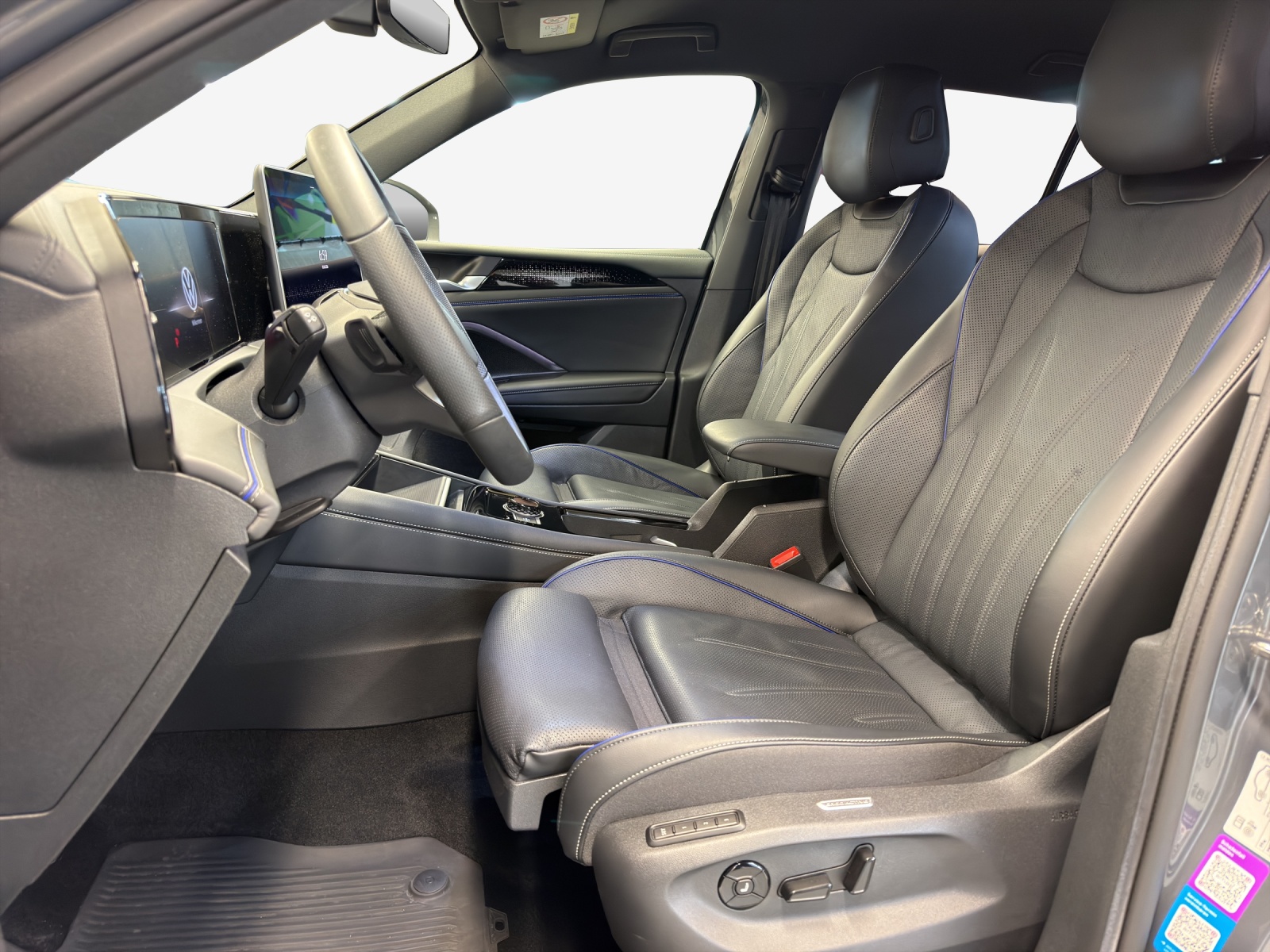 VW Tiguan 2.0 TDI SCR R-Line 4Motion DSG-image-7